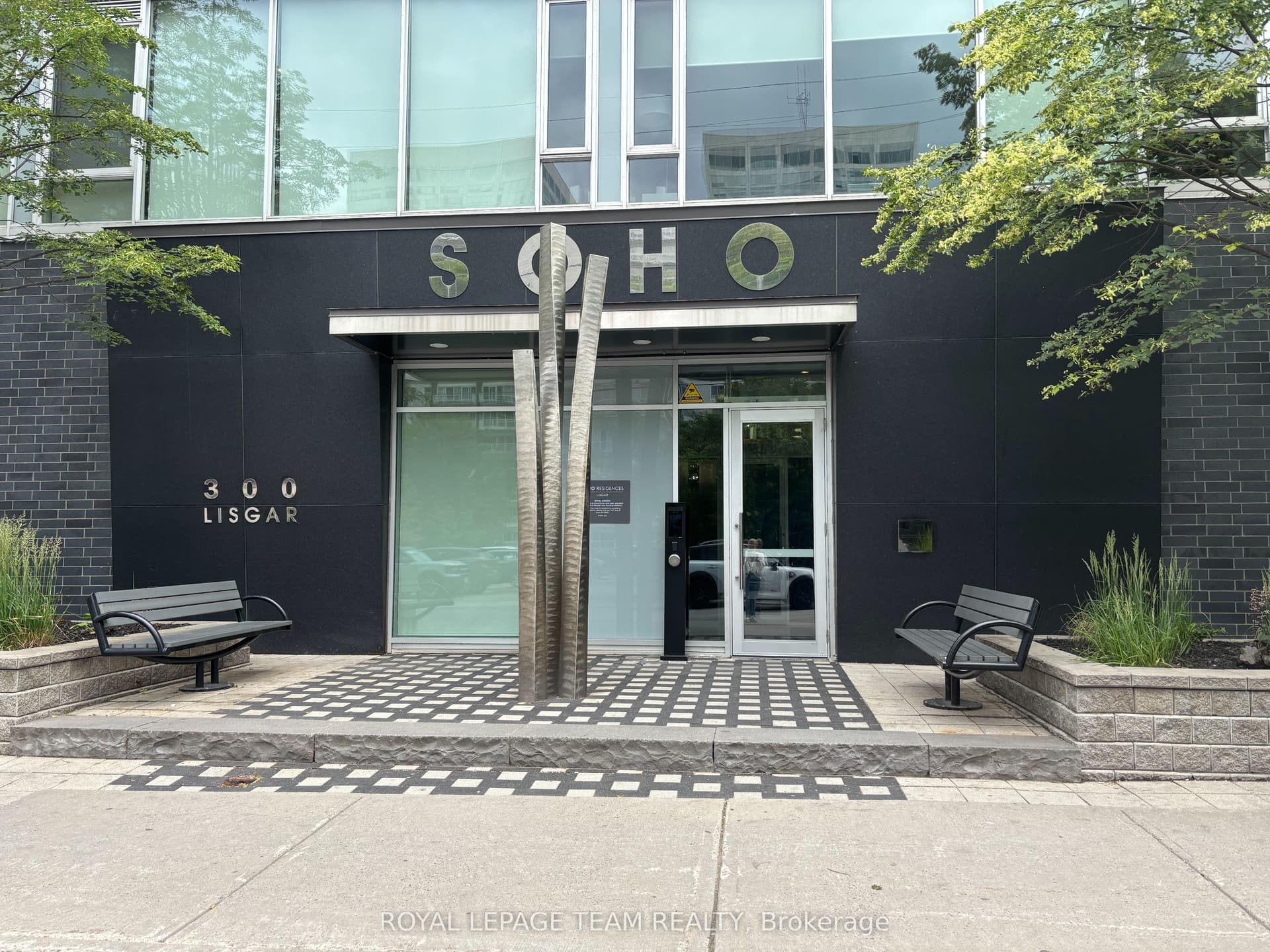 Lisgar Street 806, Ottawa Centre, ON K2P 0E2