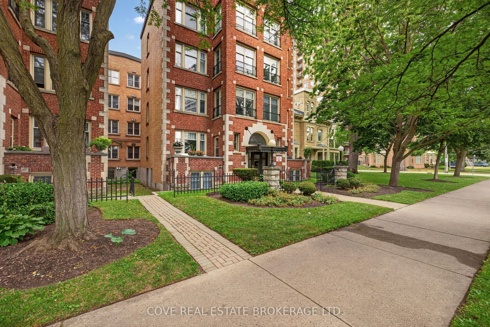 Queens Avenue 104, London East, ON N6B 1X3
