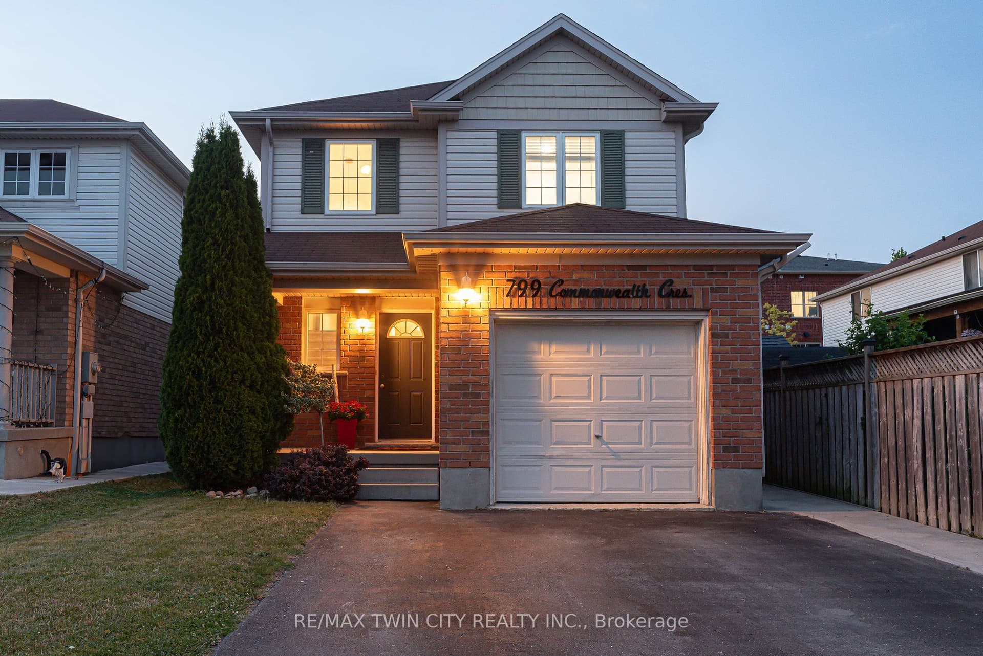 Commonwealth Crescent, Kitchener, ON N2E 4K8