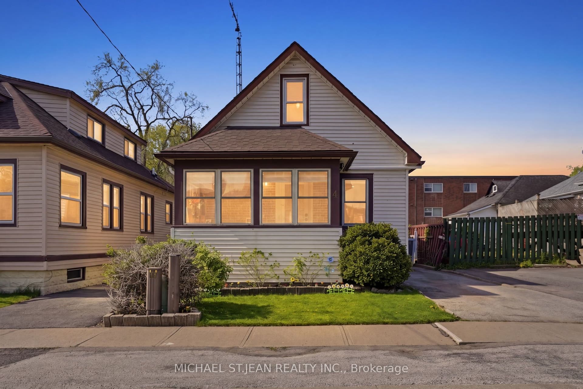 Manning Street, St. Catharines, ON L2R 1H9
