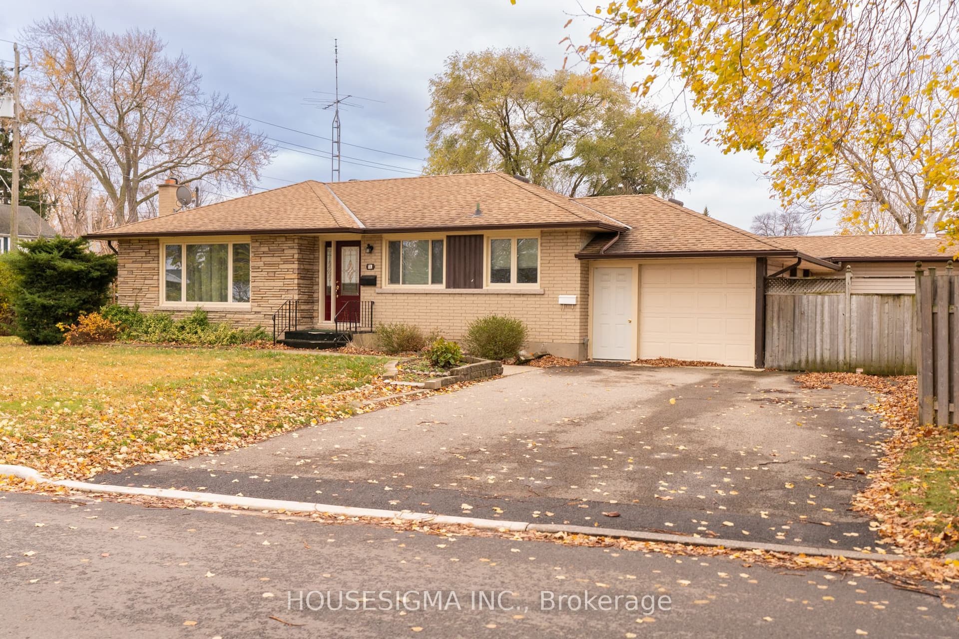 Cherrylane Drive N, St. Catharines, ON L2M 2H7