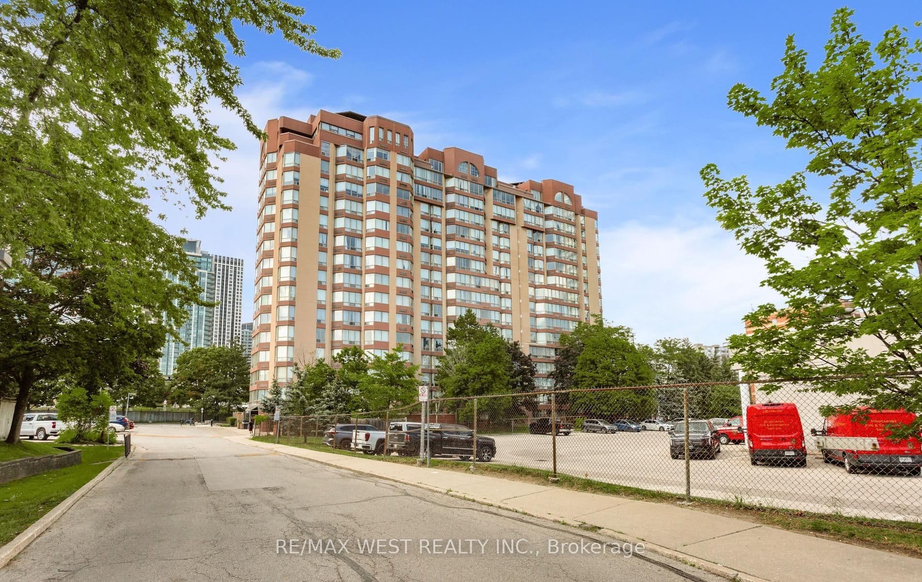 Fairview Road W 1410, Mississauga, ON L5B 3Y8