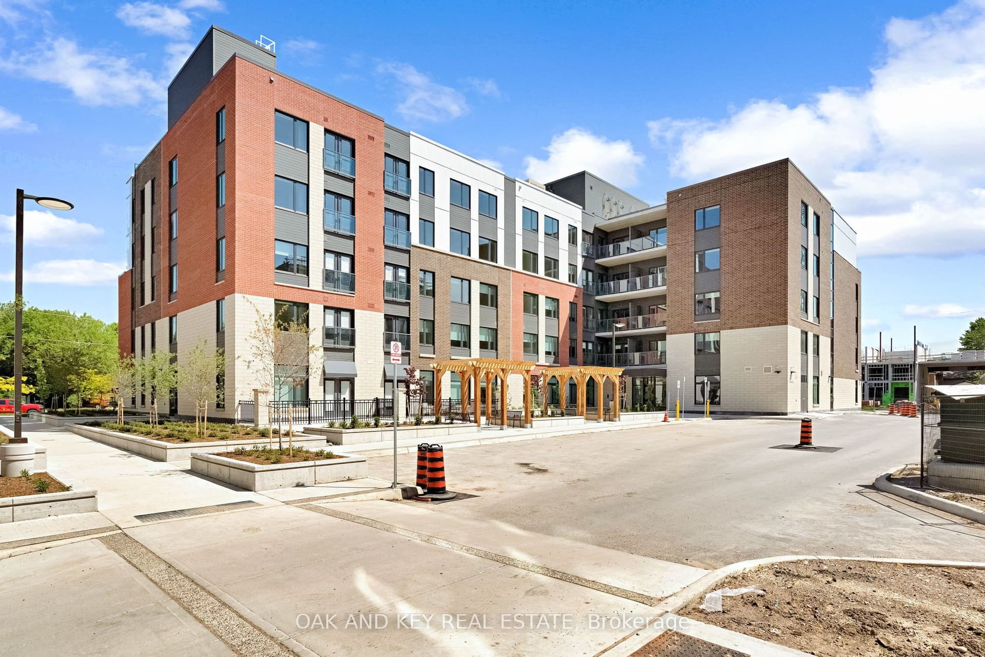 Hill Street 205, London East, ON N6B 1E4