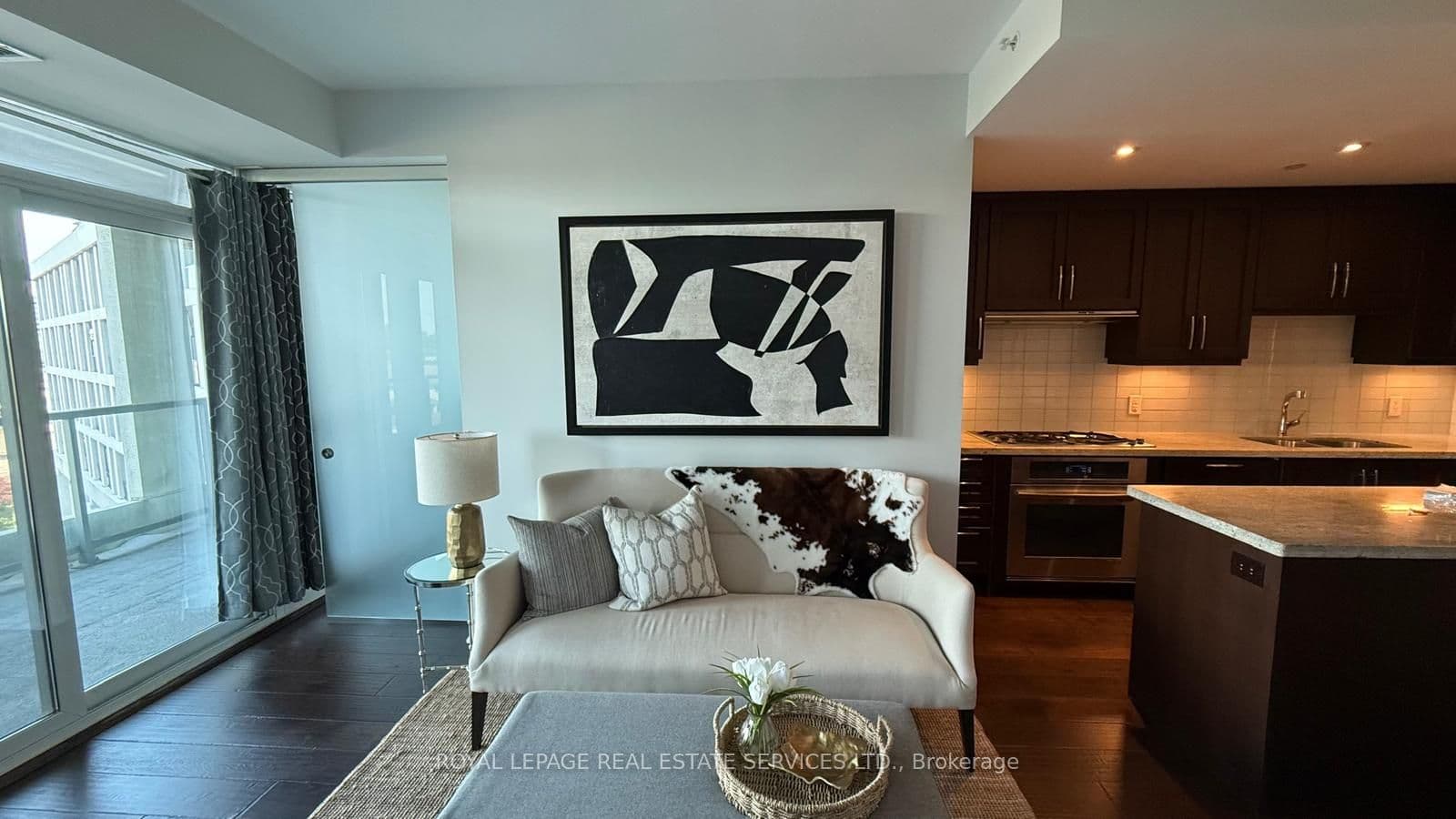 Bronte Road 501, Oakville, ON L6L 0E1