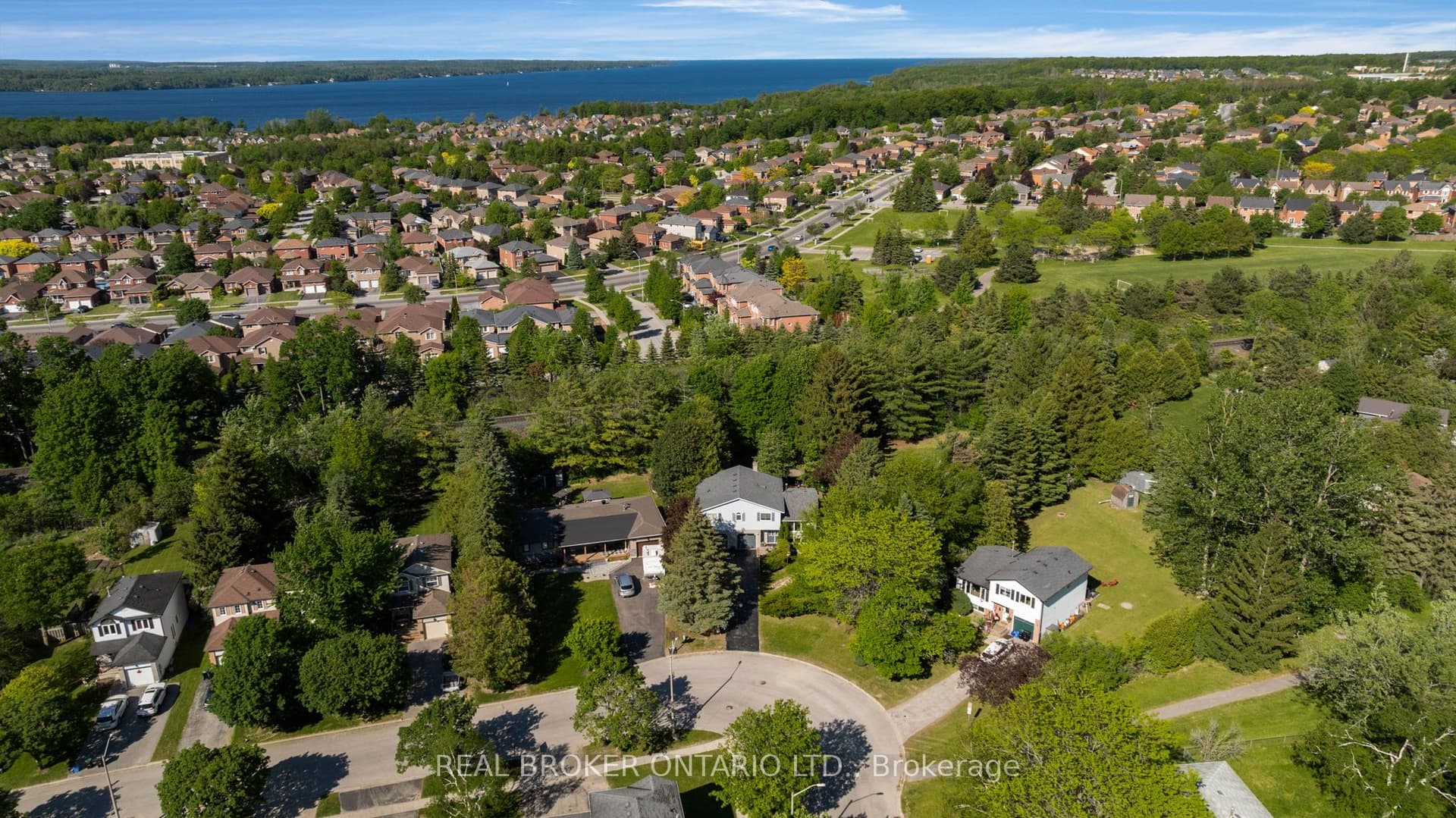 Mary Anne Drive, Barrie, ON L4N 4T1