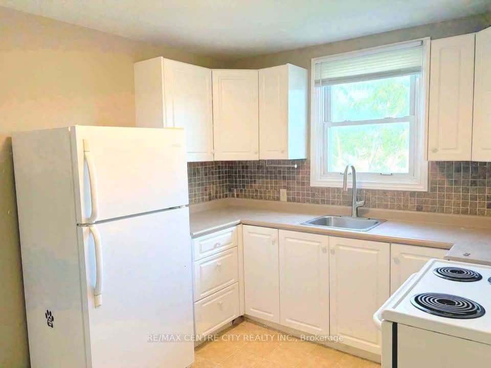 Langarth Street W Upper, London South, ON N6J 1P3