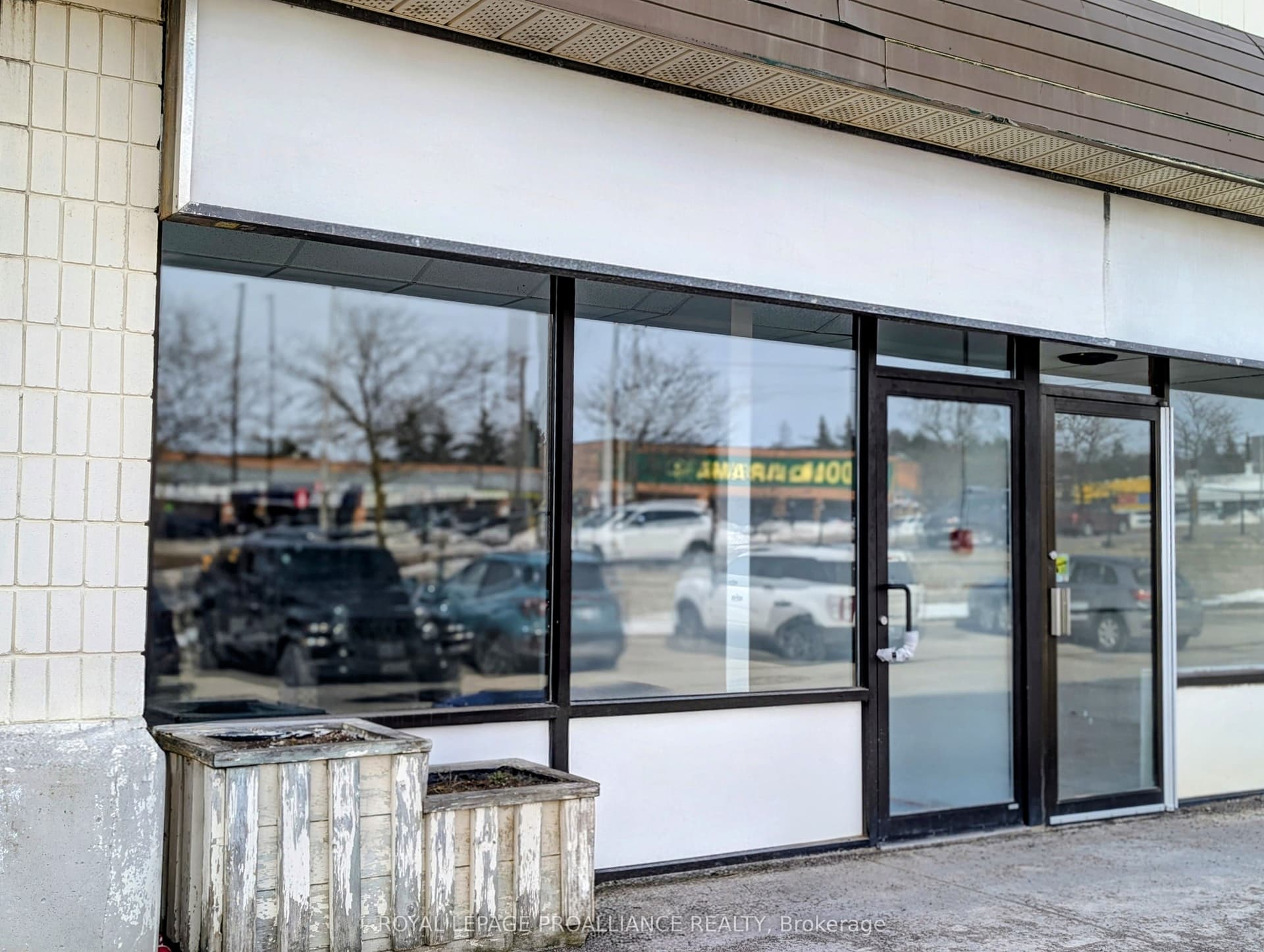 Lansdowne Street W 10A, Peterborough, ON K9K 1R4