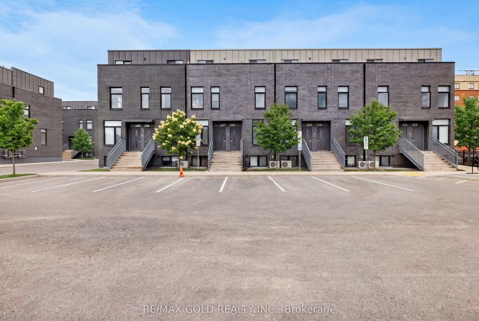 Simcoe Street N 106, Oshawa, ON L1G 0C3