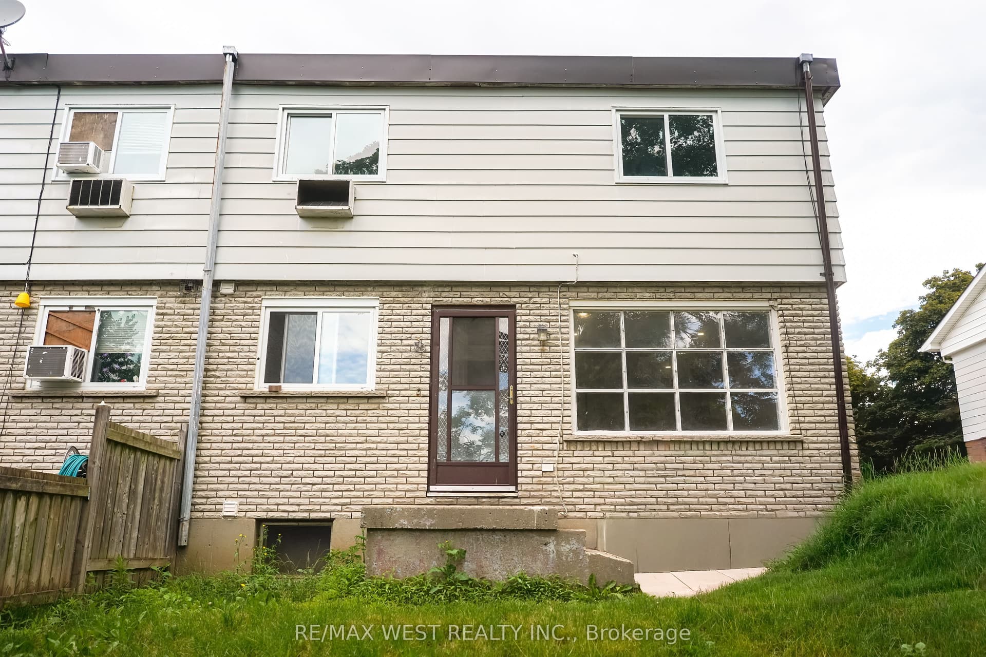 Brenda Court 3, Brantford, ON N3R 2L8
