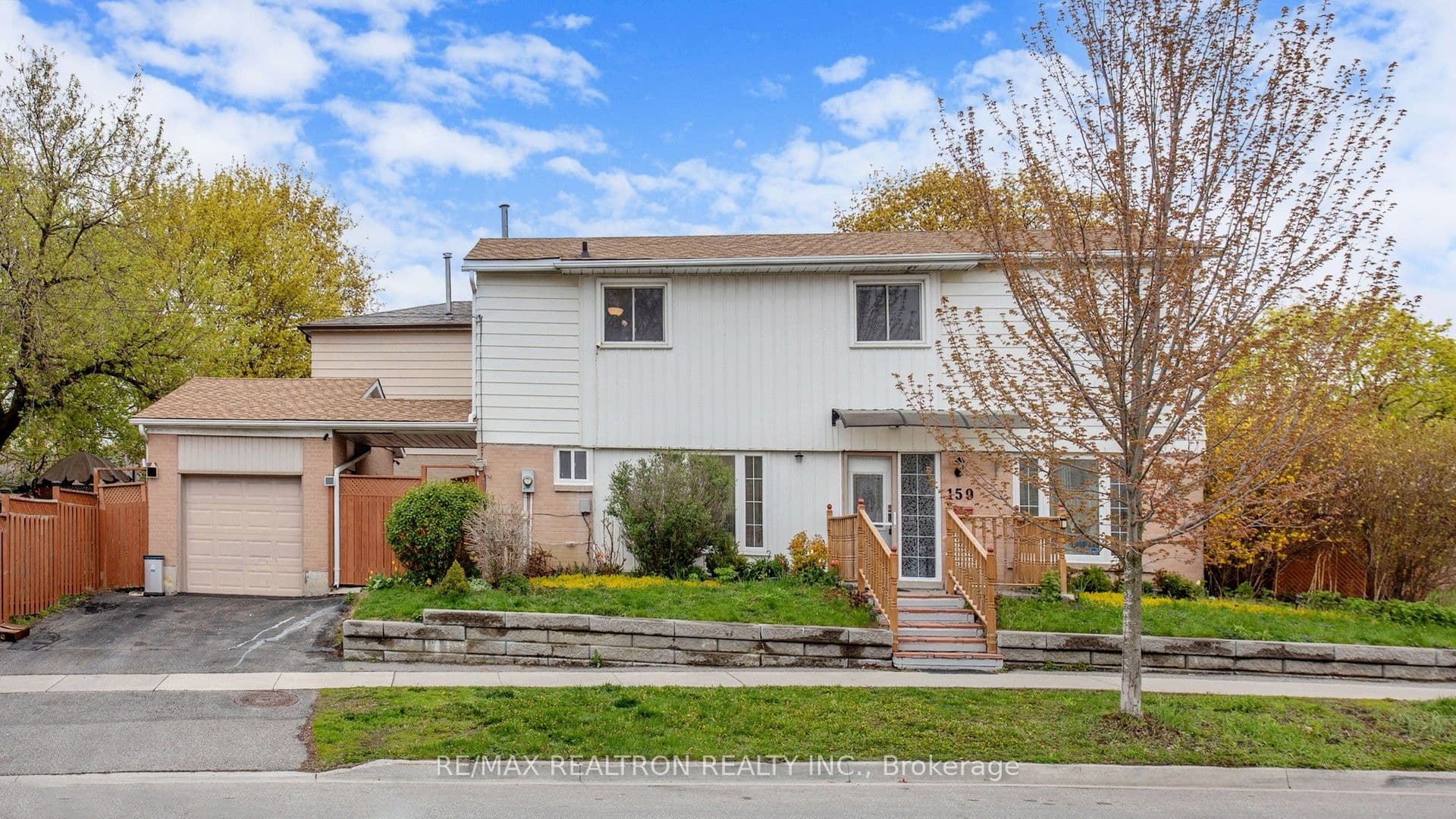 Patterson Street, Newmarket, ON L3Y 3L4