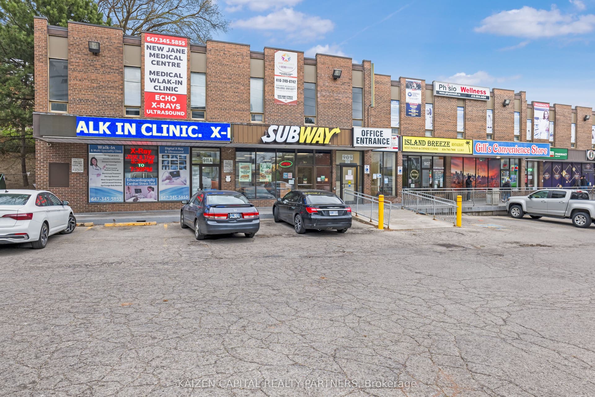 Jane Street 202A, Toronto, ON M6N 4C6