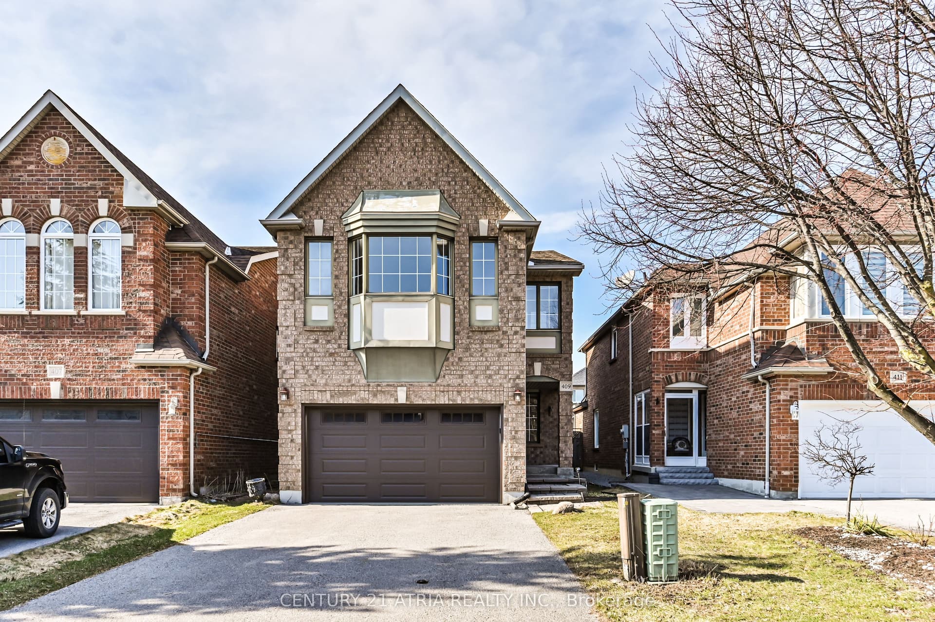 Heddle Crescent, Newmarket, ON L3X 2J2