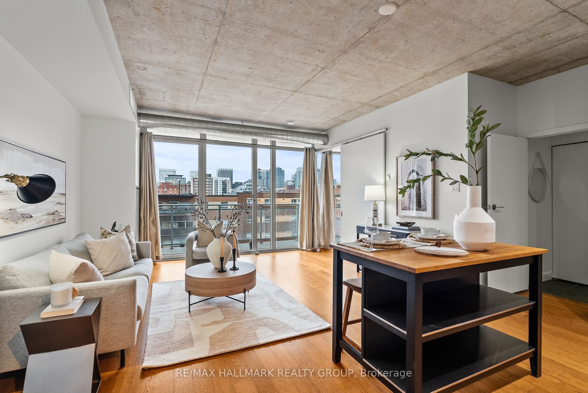 Gladstone Avenue 332, Ottawa Centre, ON K2P 0R4