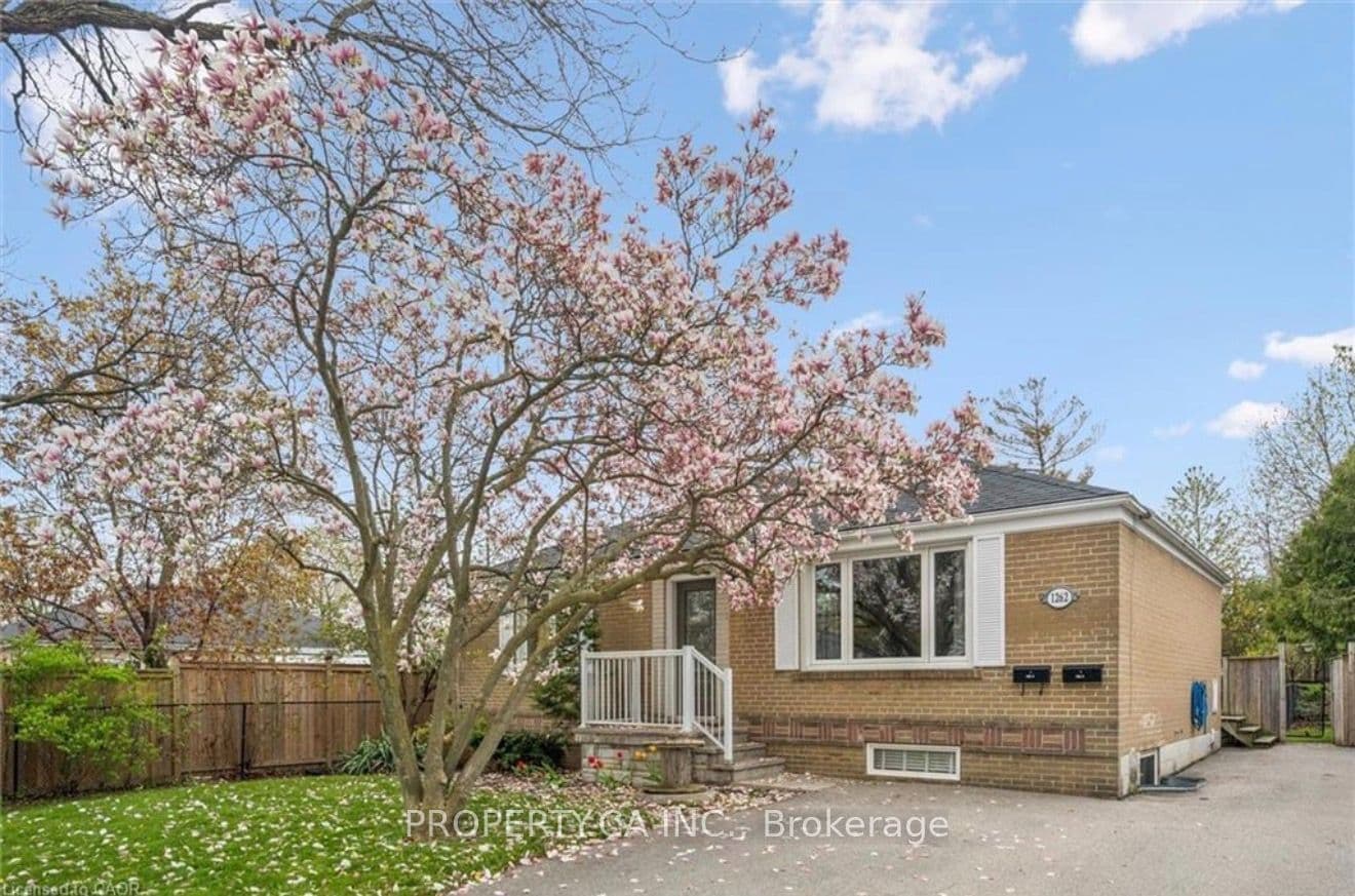 Homewood Drive 2, Burlington, ON L7P 2M6