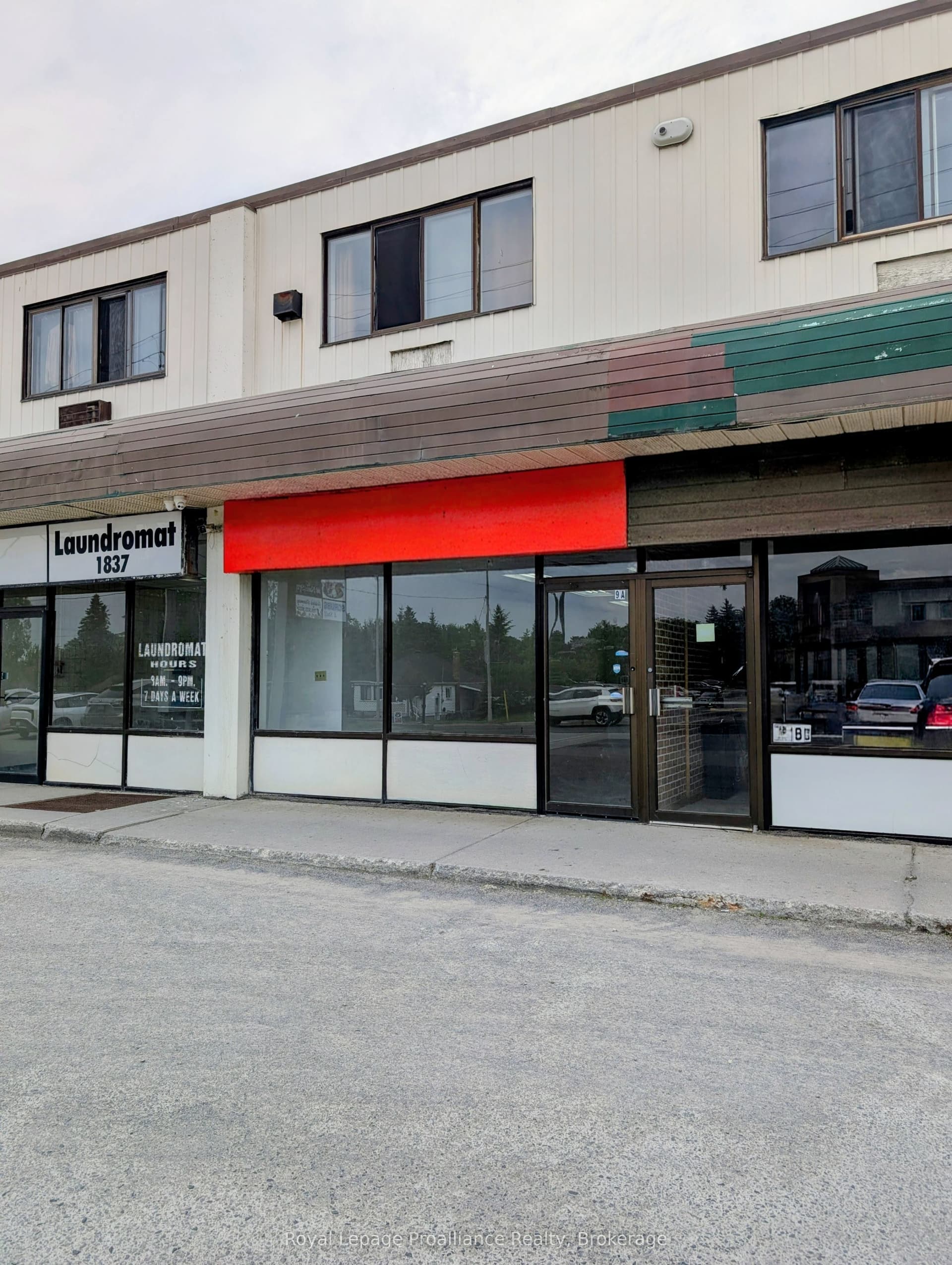 Lansdowne Street W 9A, Peterborough, ON K9K 1R4