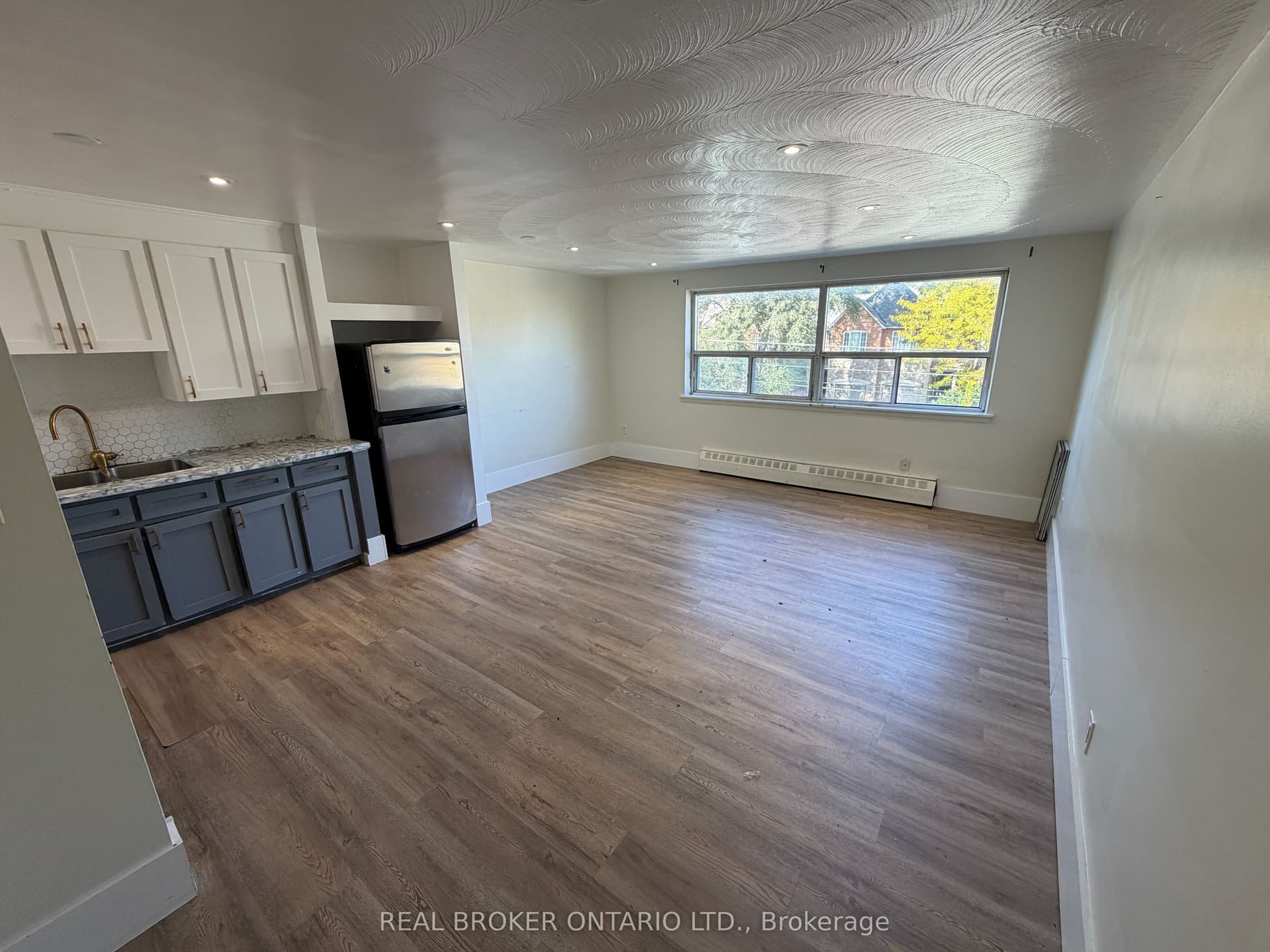 Benson Avenue 202, Richmond Hill, ON L4C 4E6