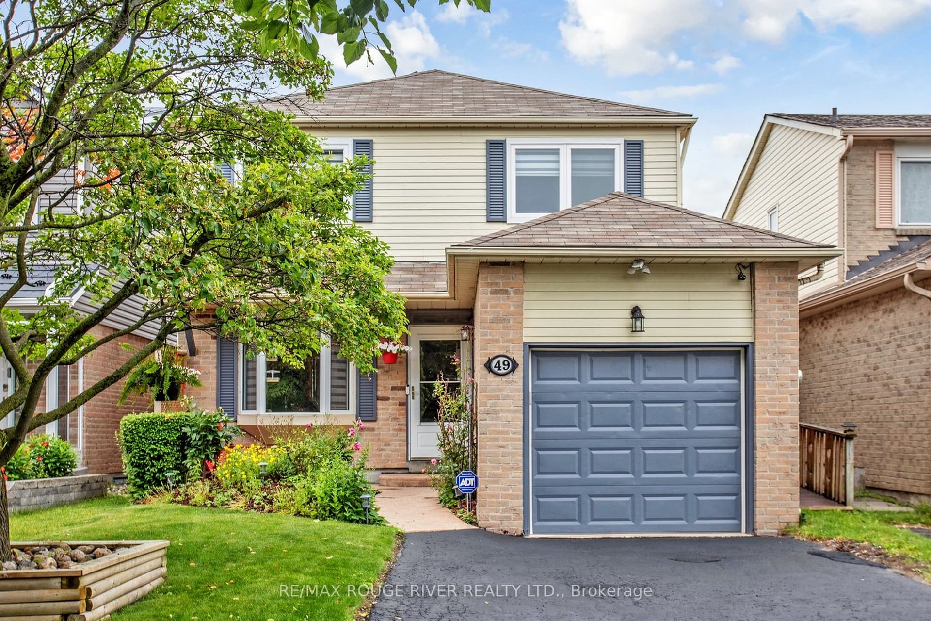 Gilmour Drive, Ajax, ON L1S 5J4