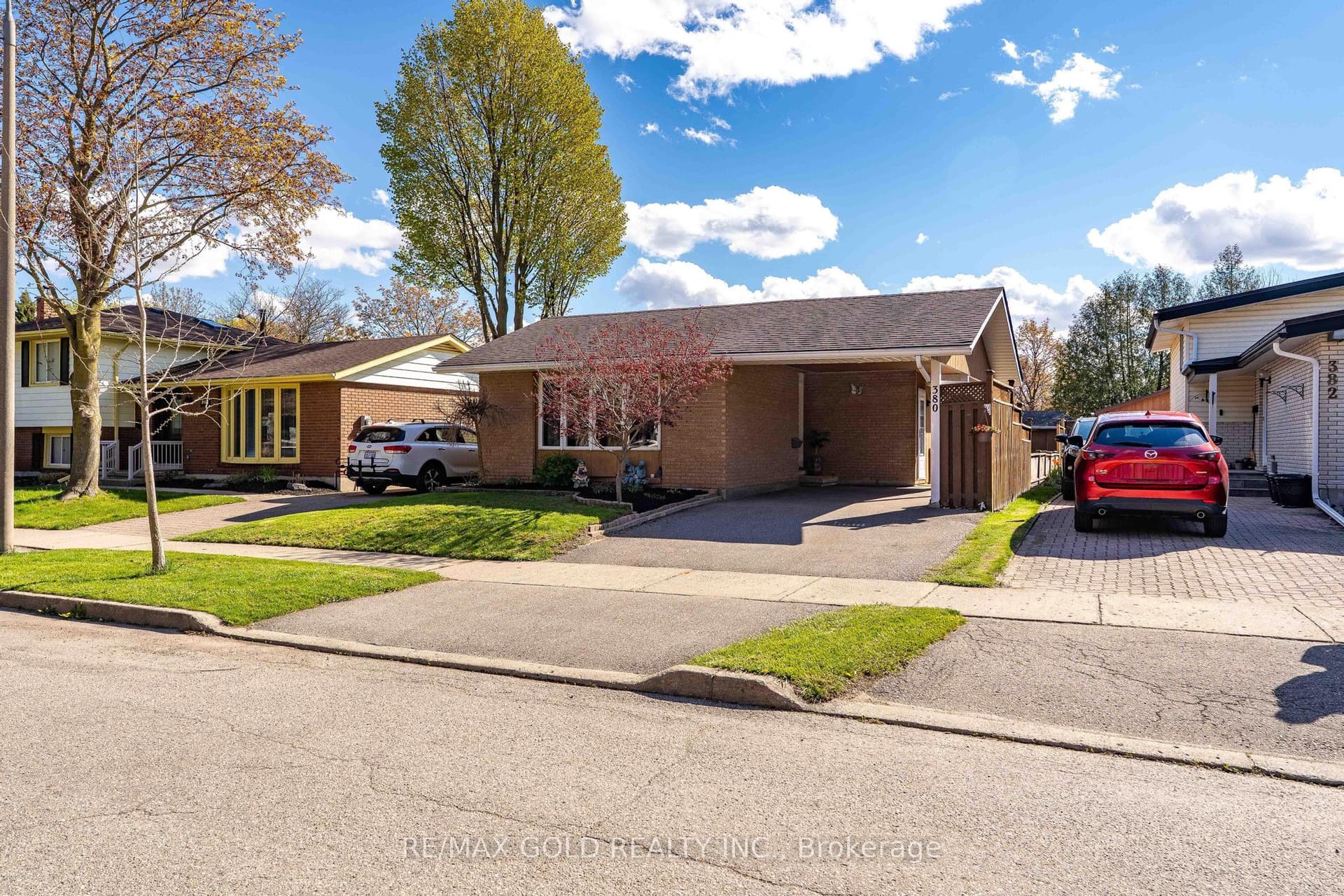 Grangewood Drive W, Waterloo, ON N2K 2E6