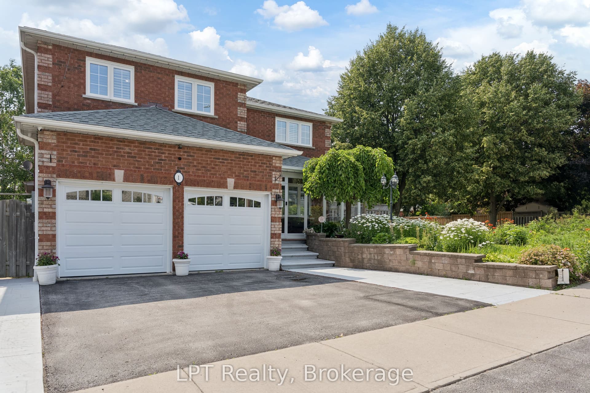 Mayfield Crescent, Whitby, ON L1N 8P3