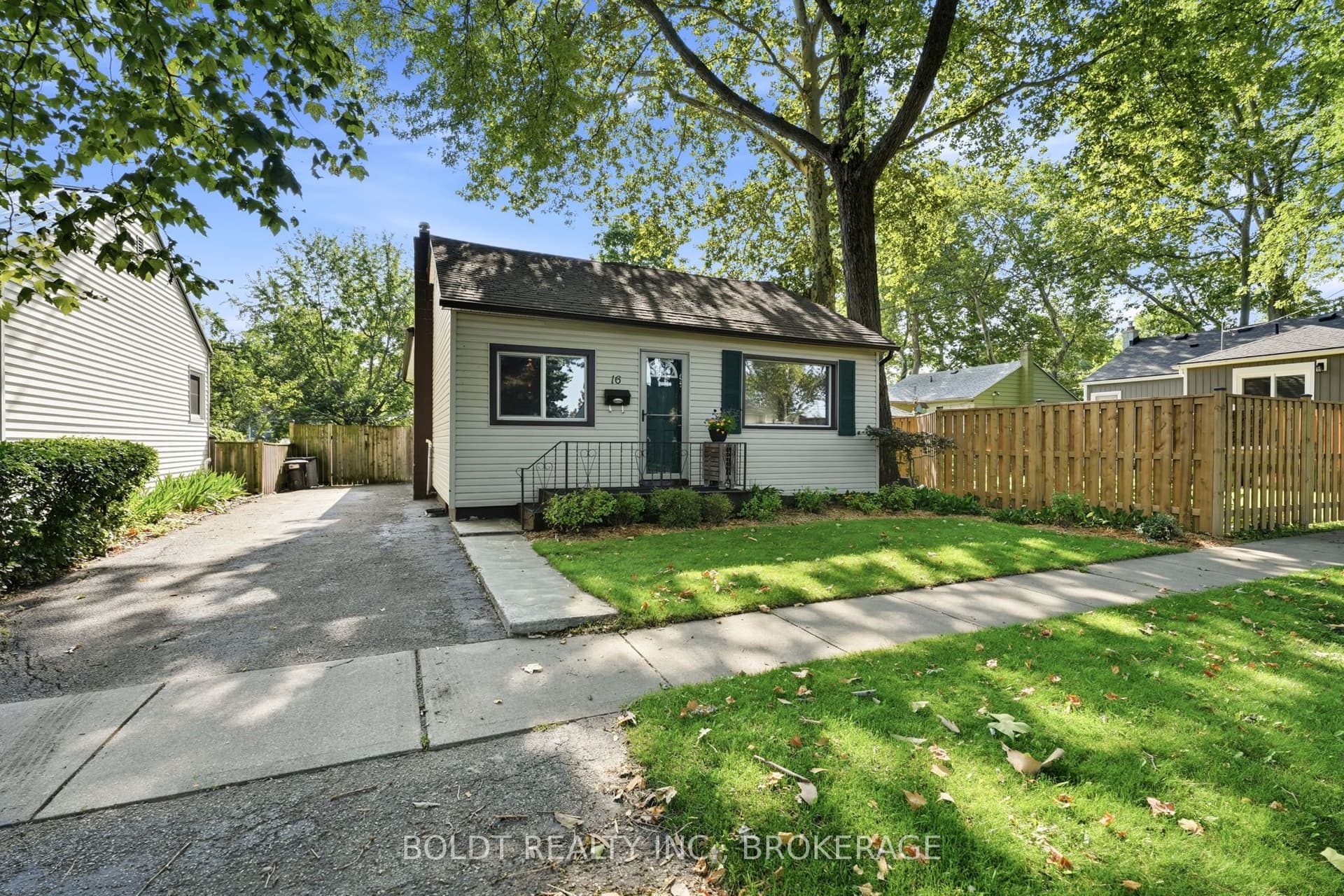 Longfellow Avenue, St. Catharines, ON L2R 6N5