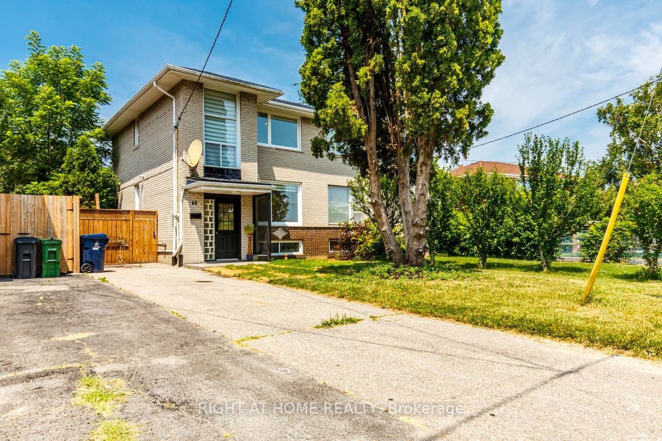 Daleside Crescent, Toronto, ON M4A 2H6