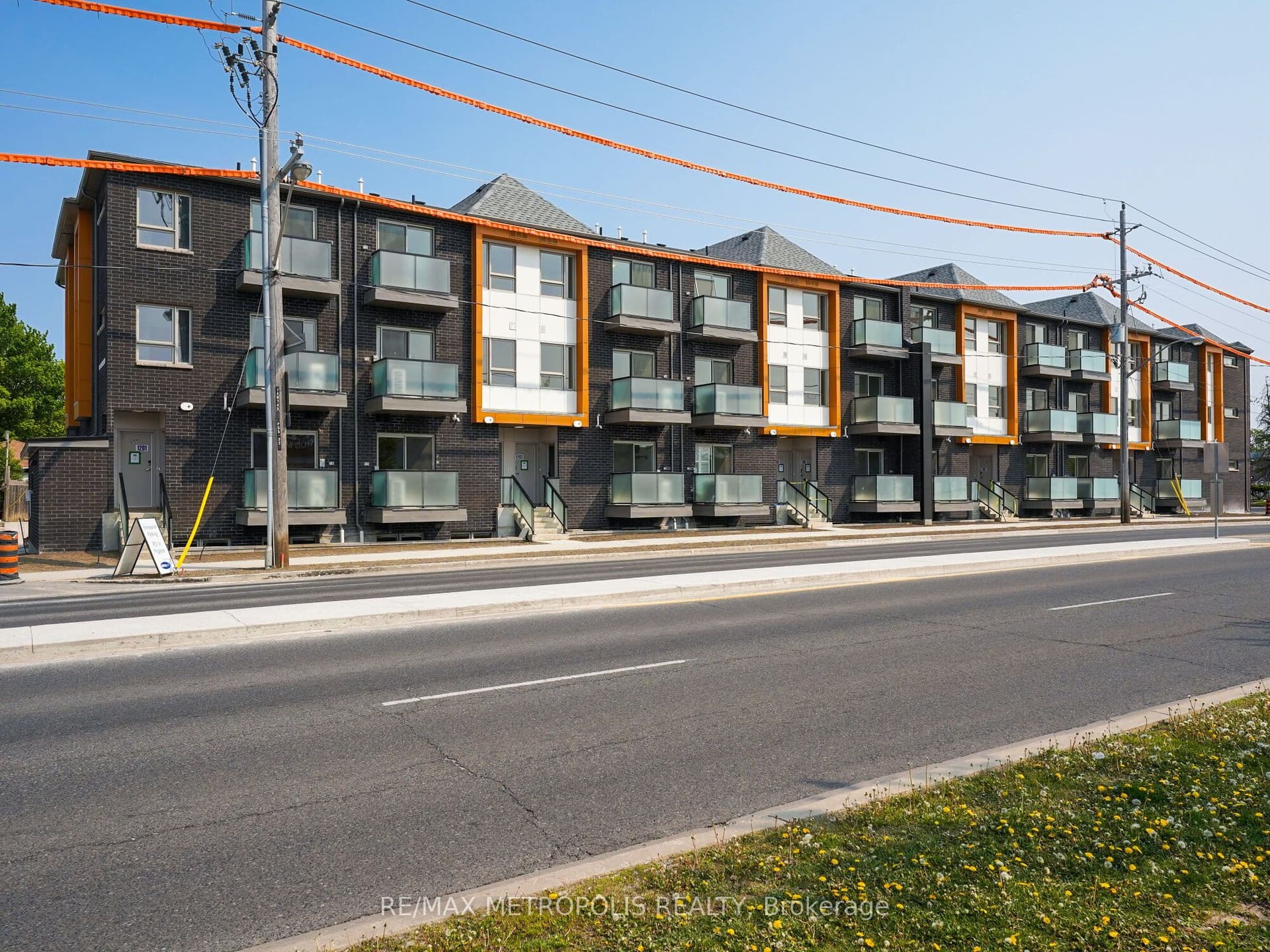 Danforth Road 125, Toronto E08, ON M1J 0B2