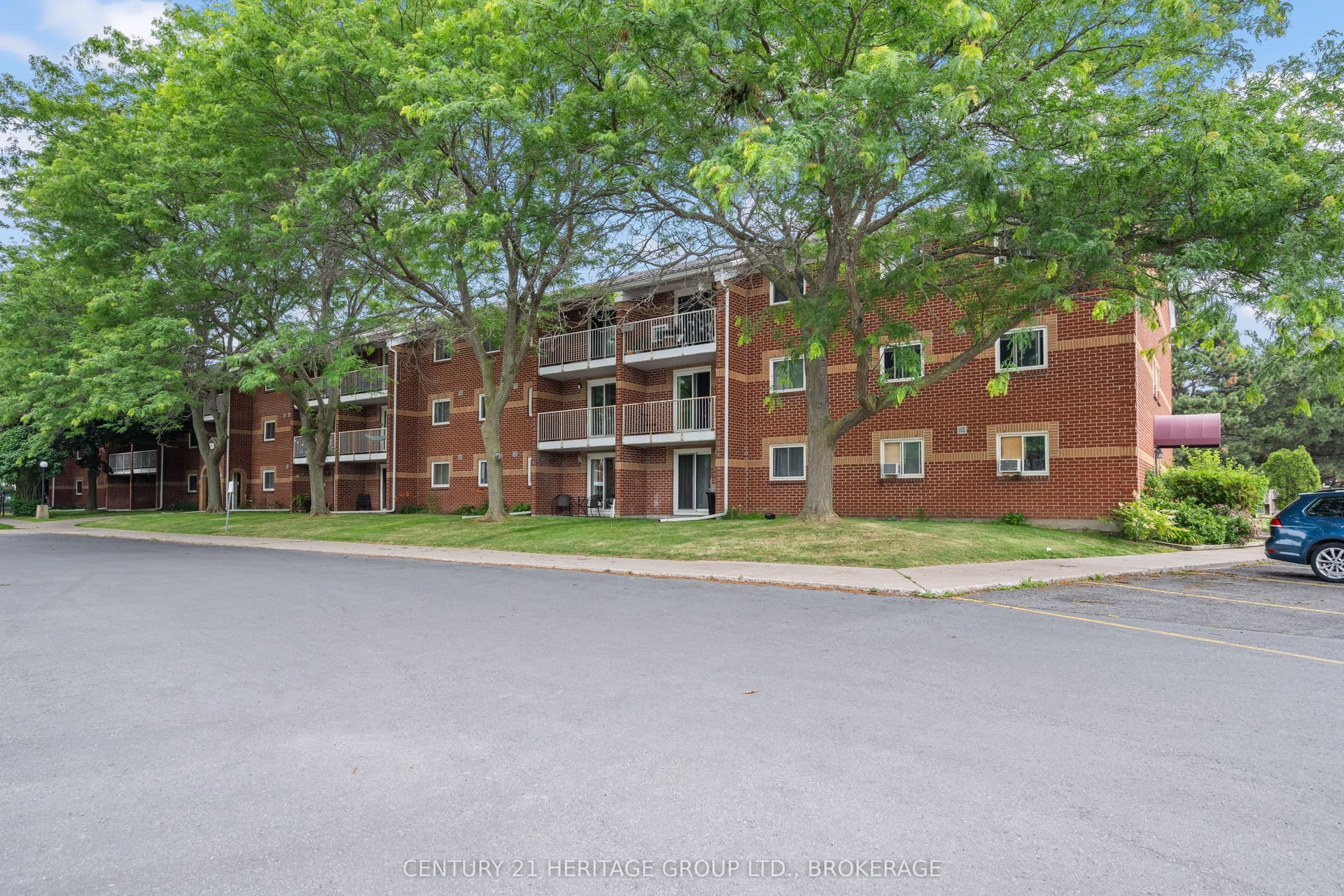 Armstrong Road E 114, Kingston, ON K7M 8J8