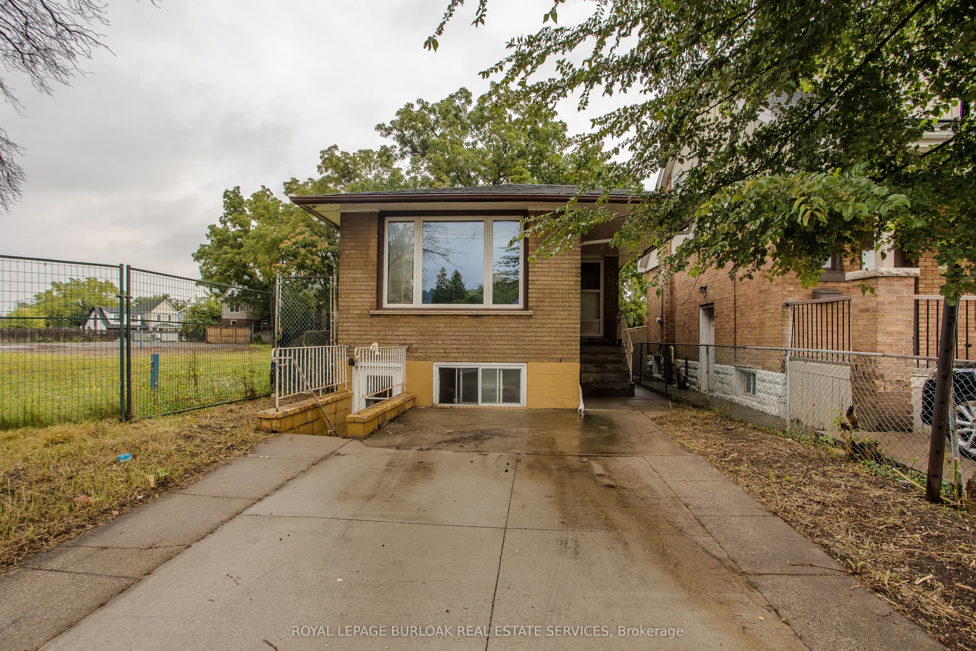 Dunsmure Road, Hamilton, ON L8L 1X1