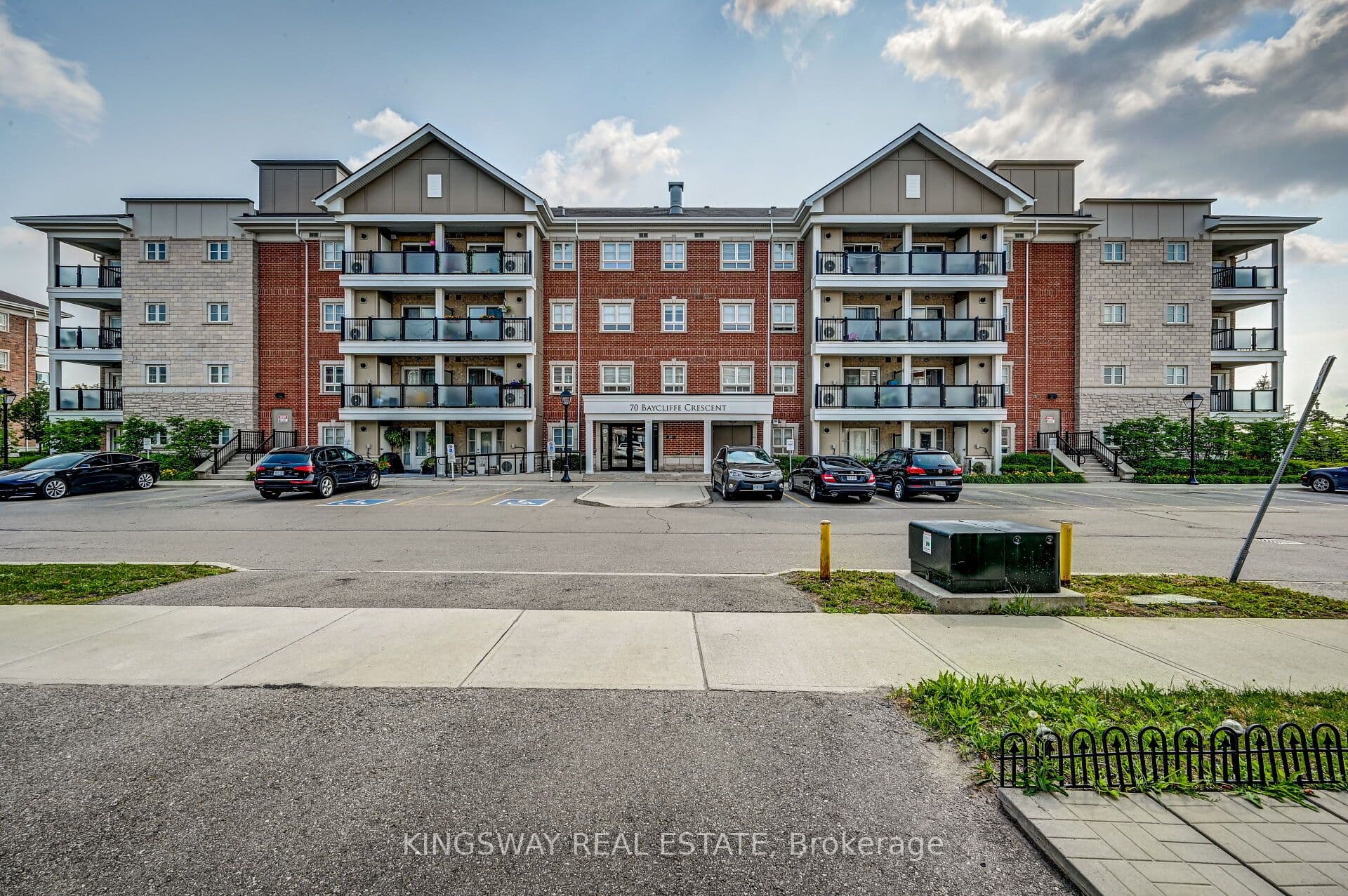 BAYCLCIFFE Crescent 303, Brampton, ON L7A 3Z4