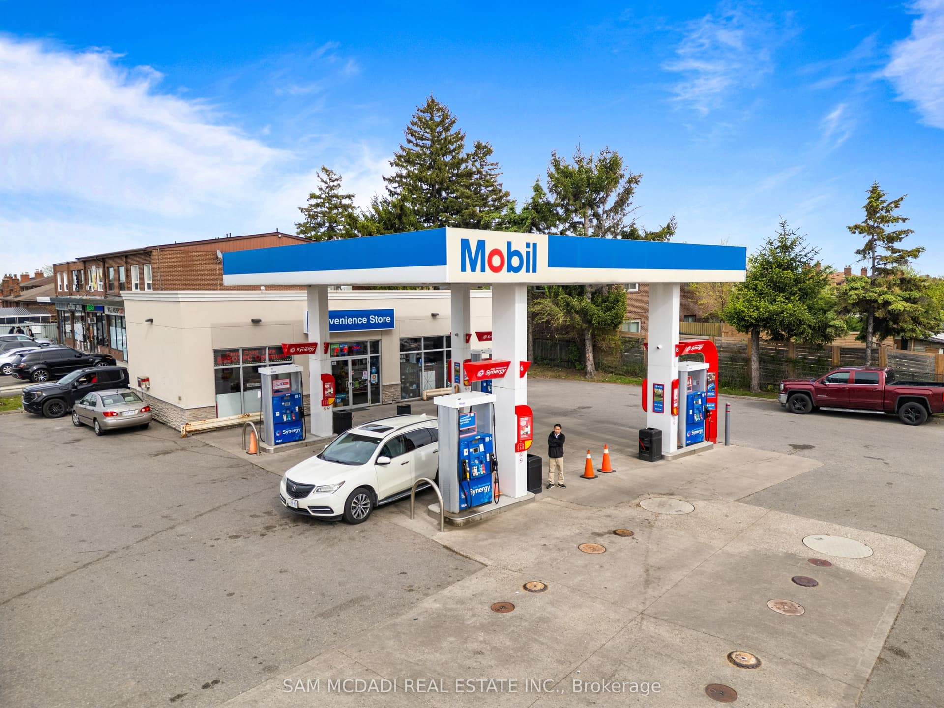 Steeles Avenue W, Toronto, ON M9L 2V1