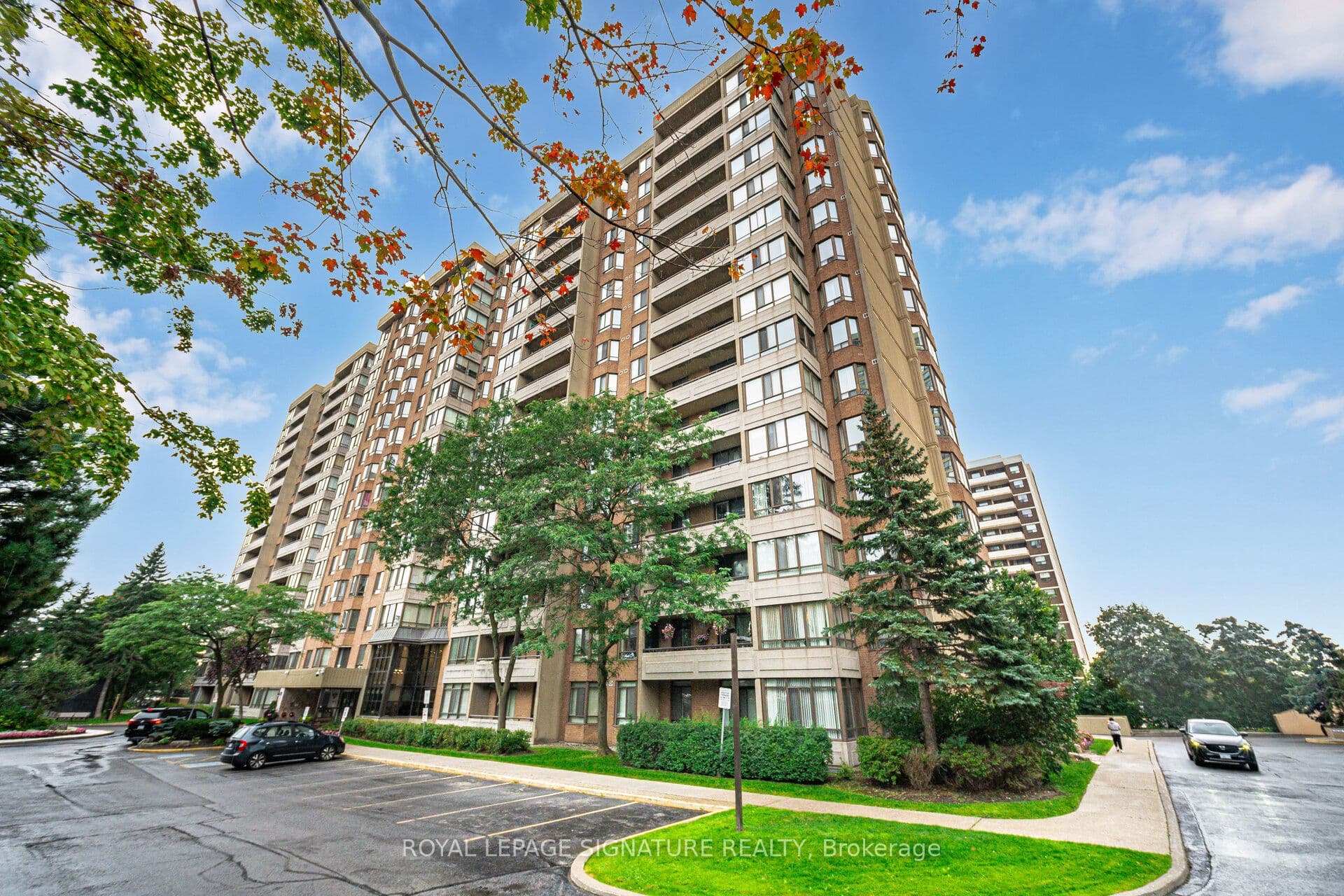 Lisa Street 109, Brampton, ON L6T 4T4