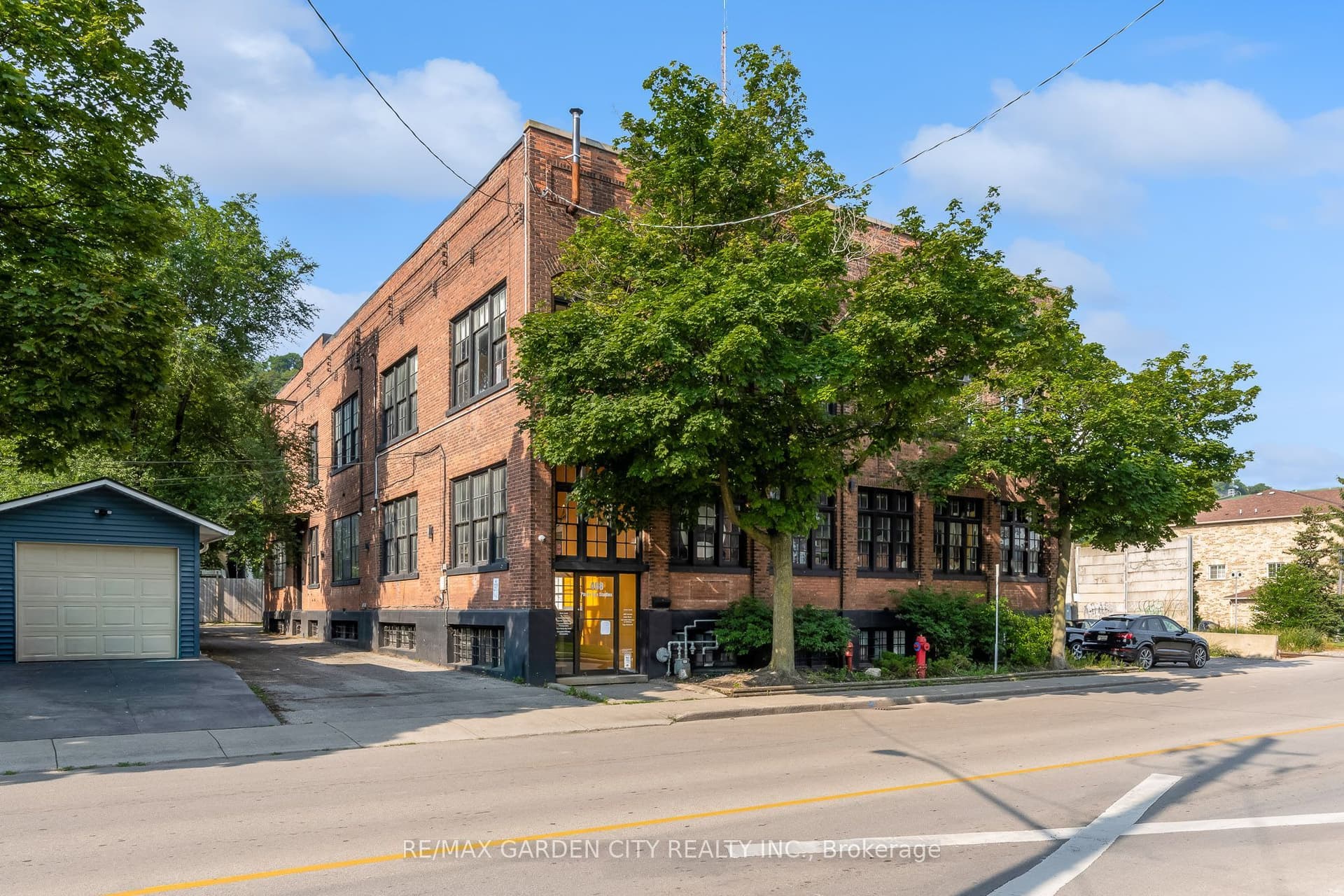 Cumberland Avenue B 2, Hamilton, ON L8M 3M5