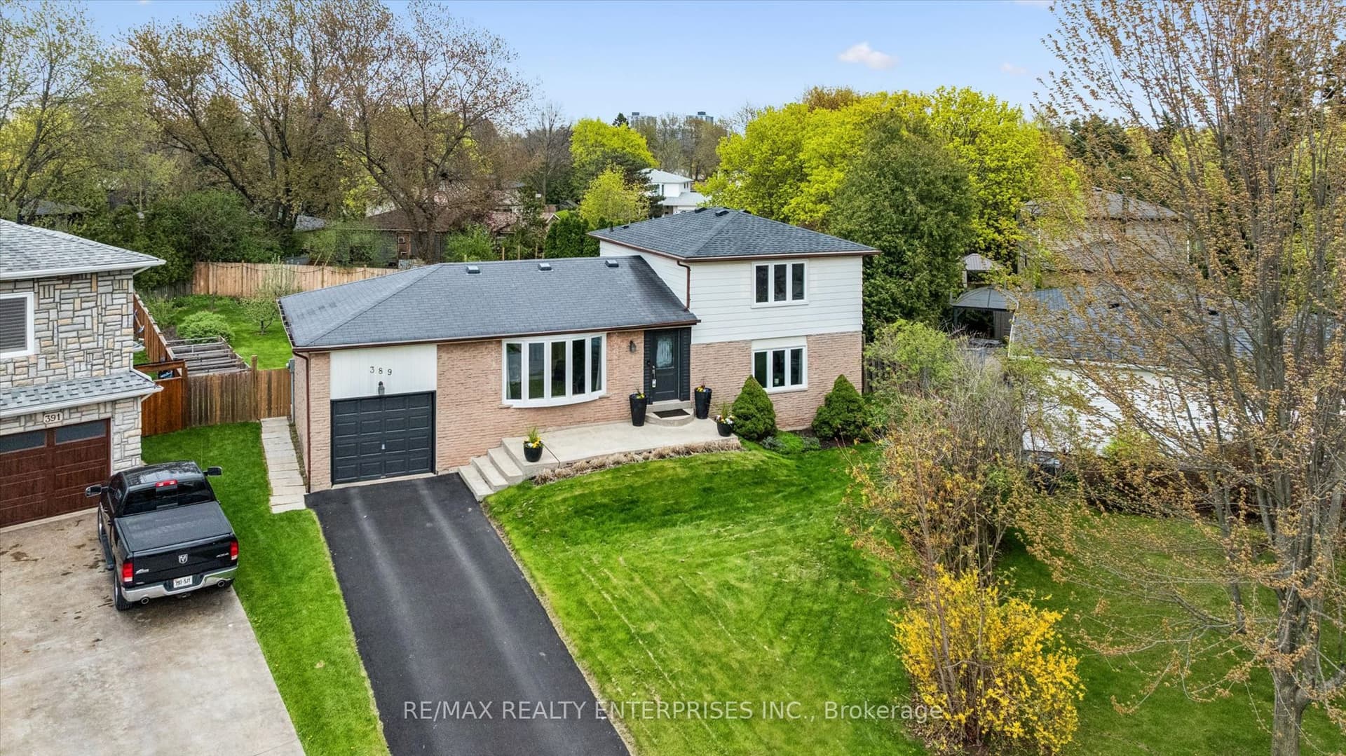 Worth Place, Oakville, ON L6L 3L8