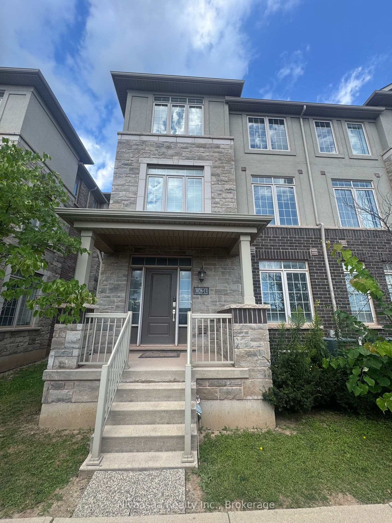 Postridge Drive 13, Oakville, ON L6H 7E3