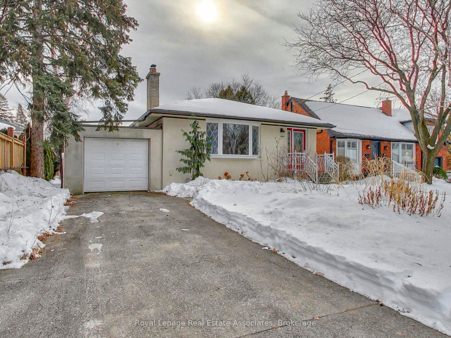 Beaverbrook Avenue, Toronto W08, ON M9B 2M8