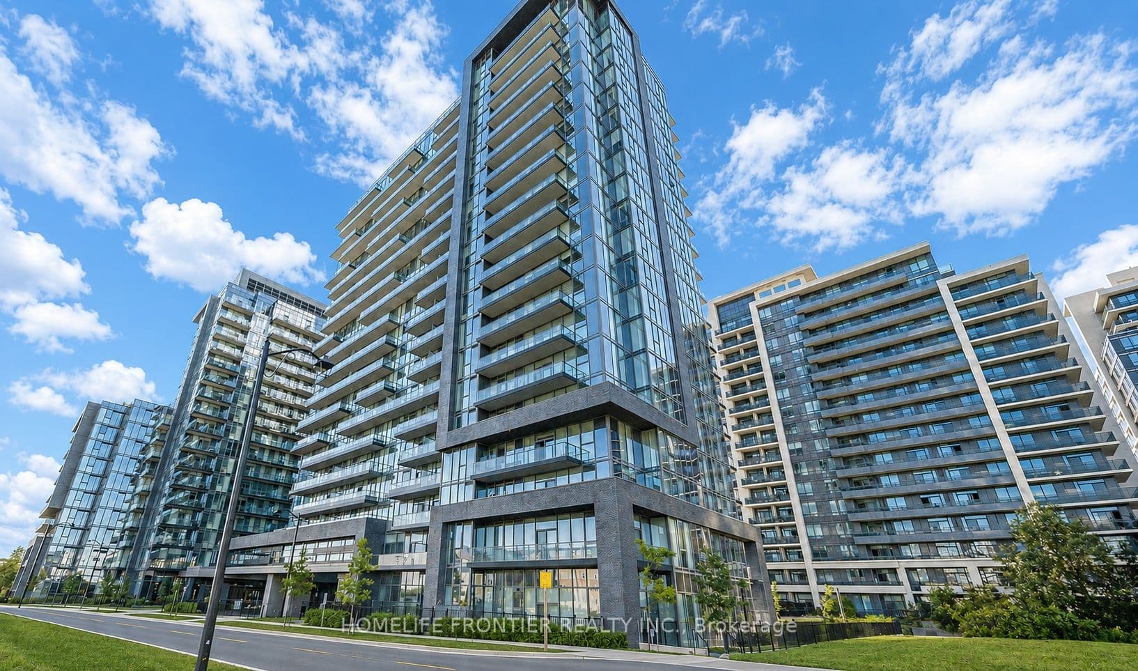 Gatineau Drive 301, Vaughan, ON L4J 0L3