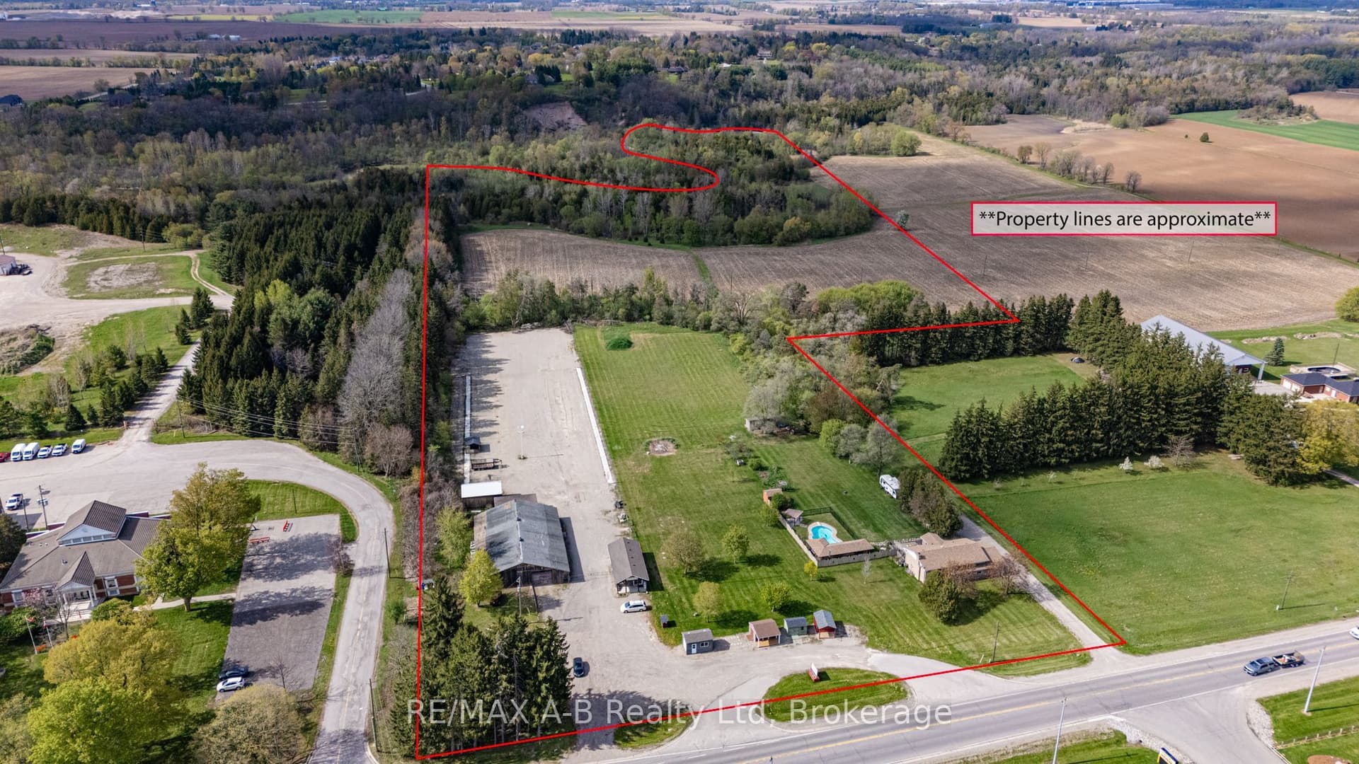- 1247 Colborne Street W, Brantford, ON N3T 5L7
