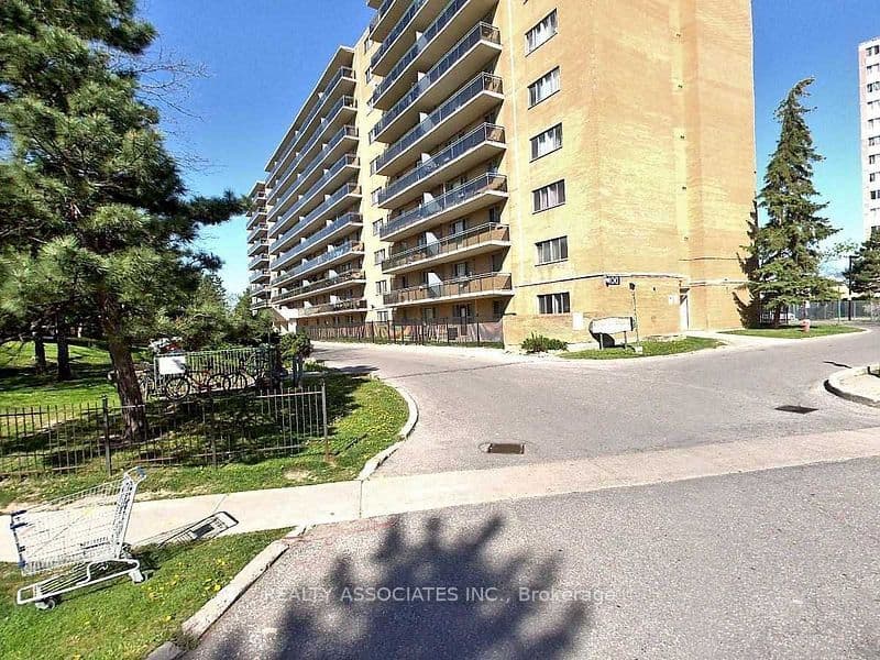 Dundalk Drive 915, Toronto, ON M1P 4V2