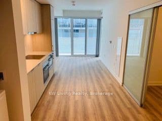 Queens Quay E 609, Toronto, ON M4Y 1A1