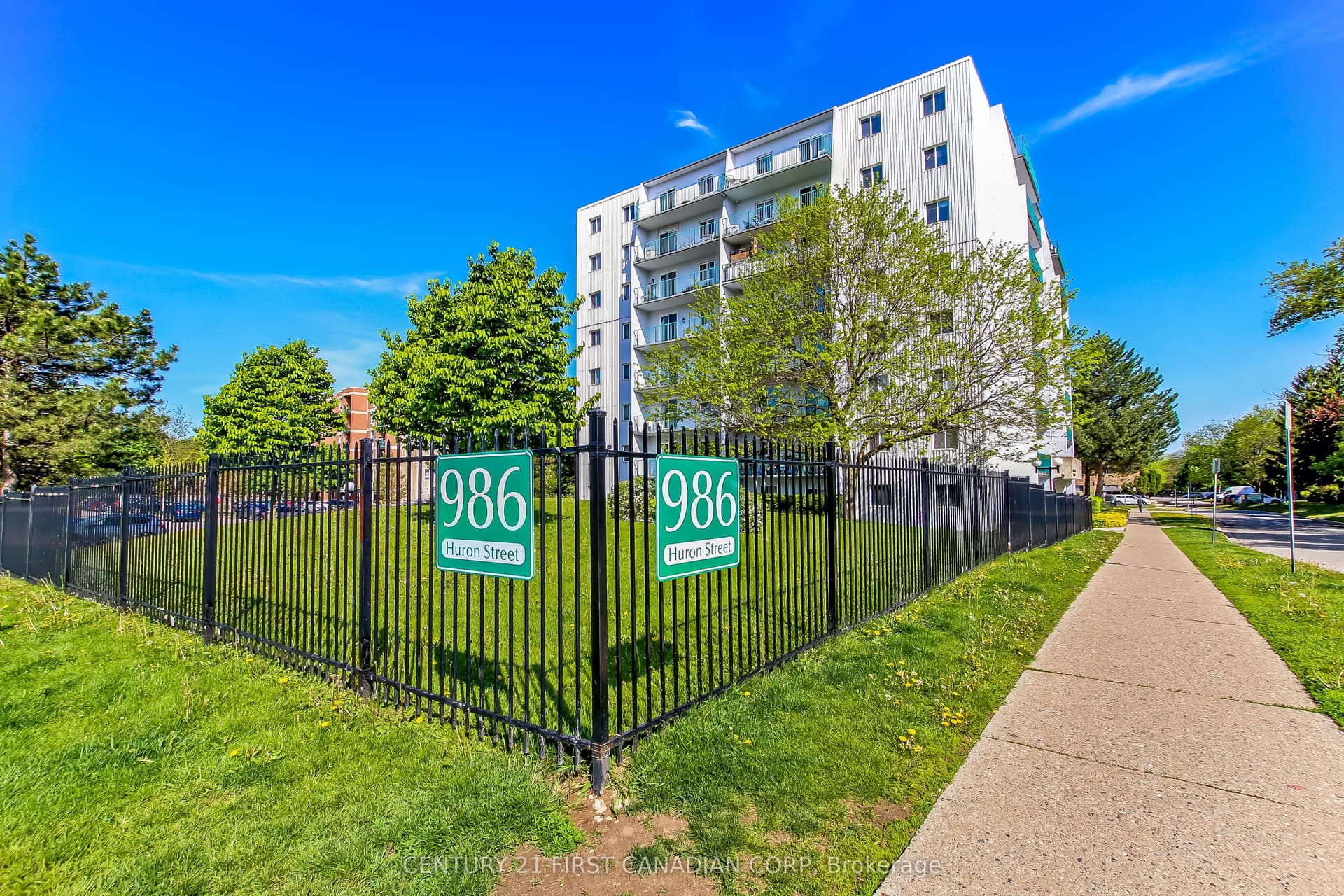 Huron Street 204, London East, ON N5Y 5E4