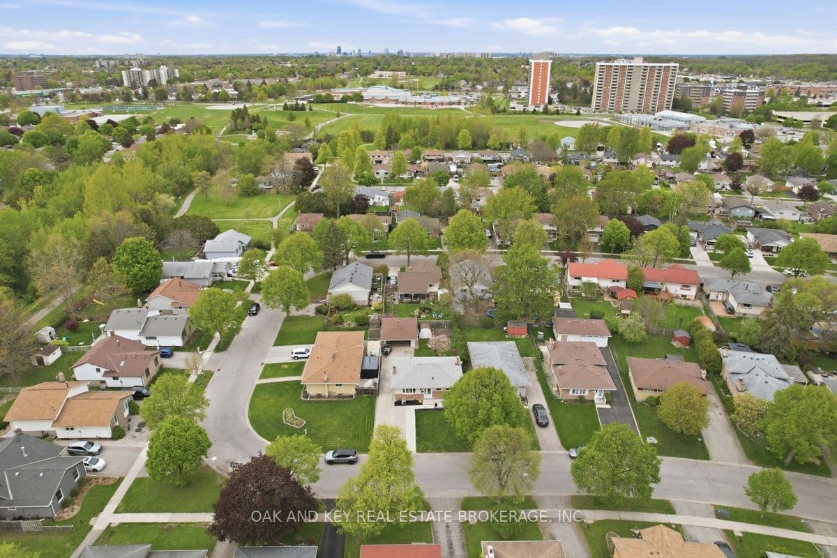 Alayne Crescent, London South, ON N6E 2A2