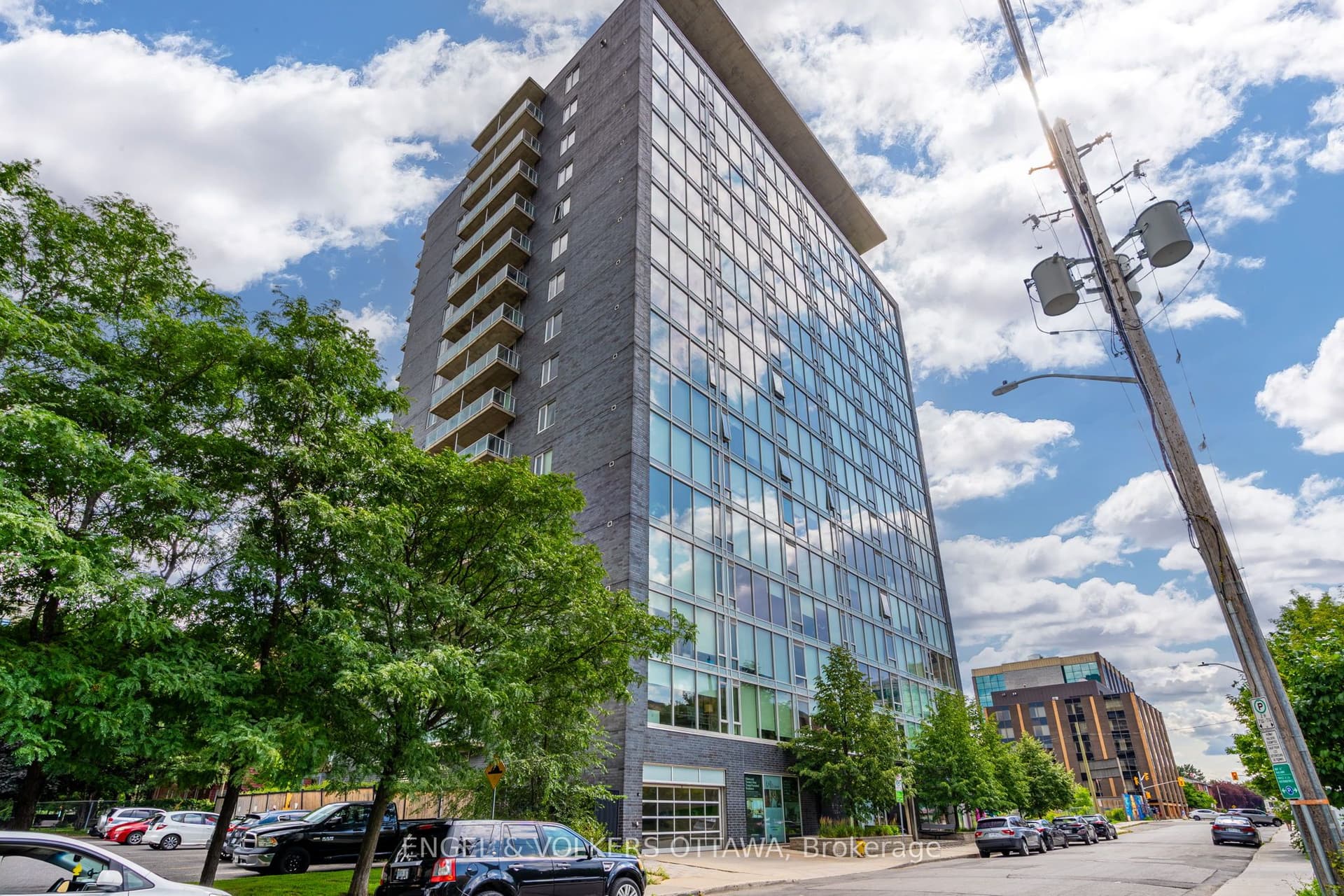 LISGAR Street 701, Ottawa Centre, ON K2P 0E2