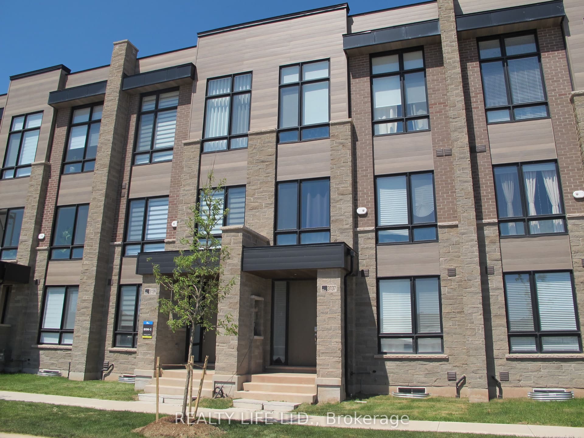Meadowridge Drive, Oakville, ON L6H 7Z6