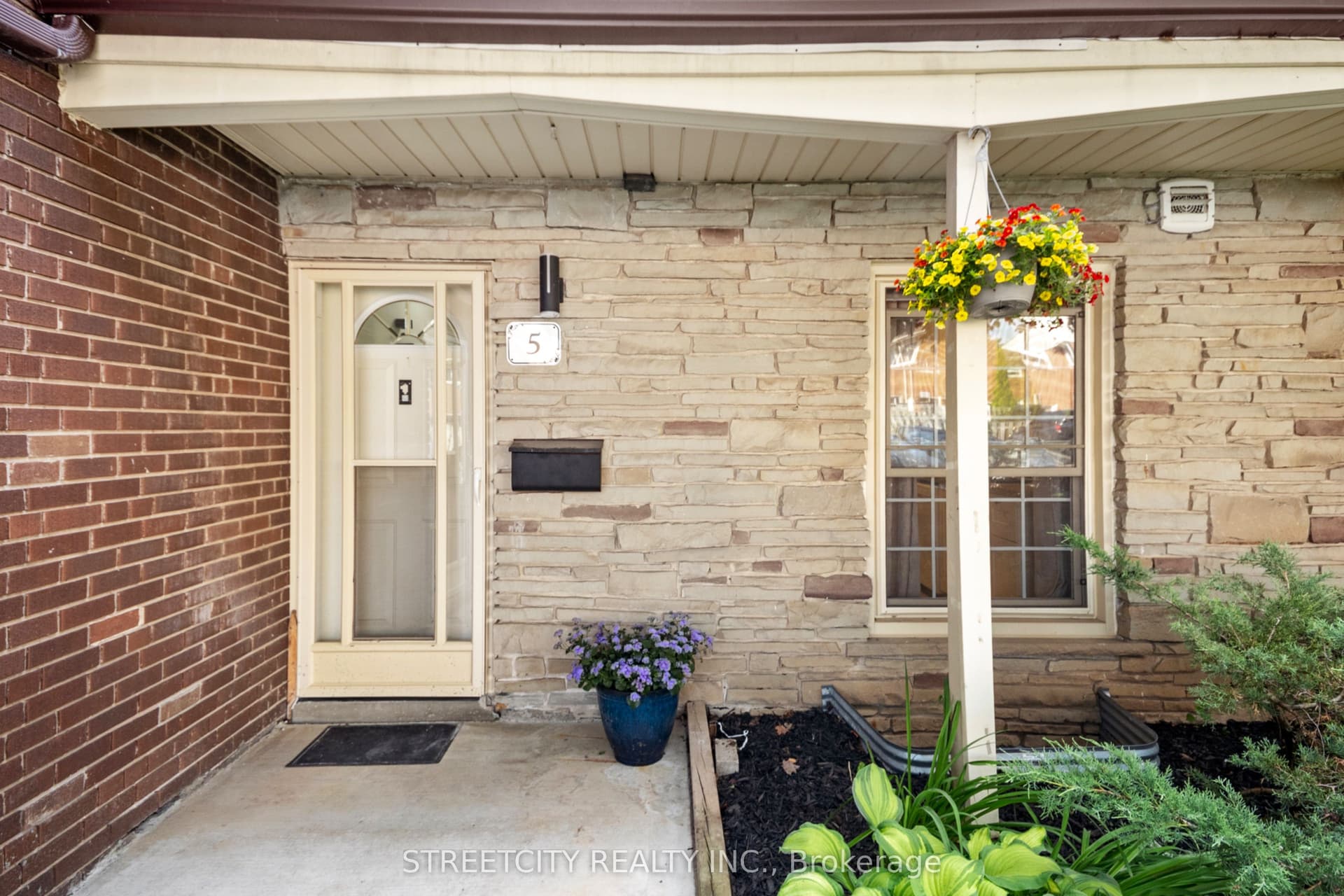 Arbour Glen Crescent, London East, ON N5Y 1Z9