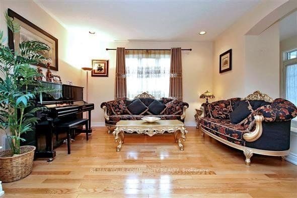 GOLDEN OAK Avenue, Richmond Hill, ON L4S 1Y6