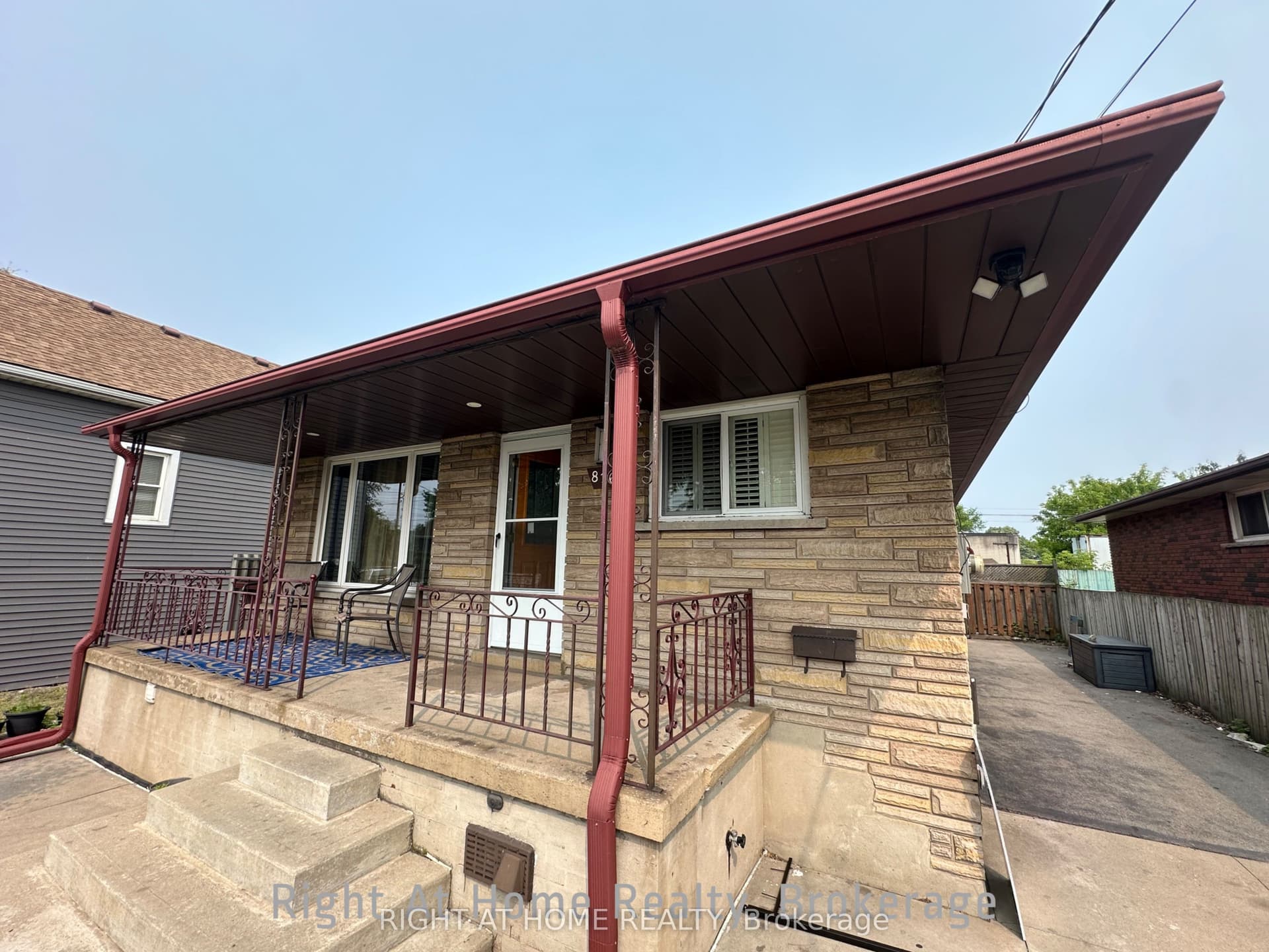 Dunn Avenue N, Hamilton, ON L8H 6N2