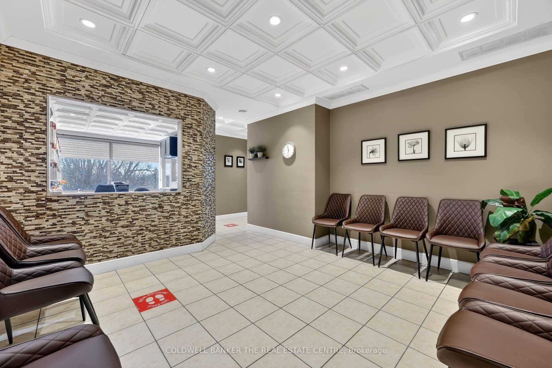 Davis Drive 309, Newmarket, ON L3Y 8C3