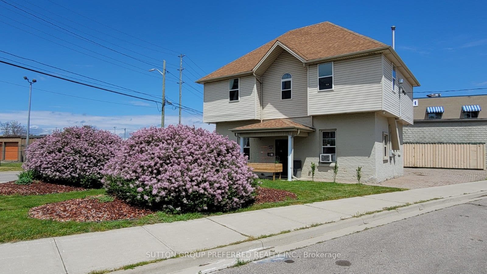 Bathurst Street, London East, ON N6B 1P4