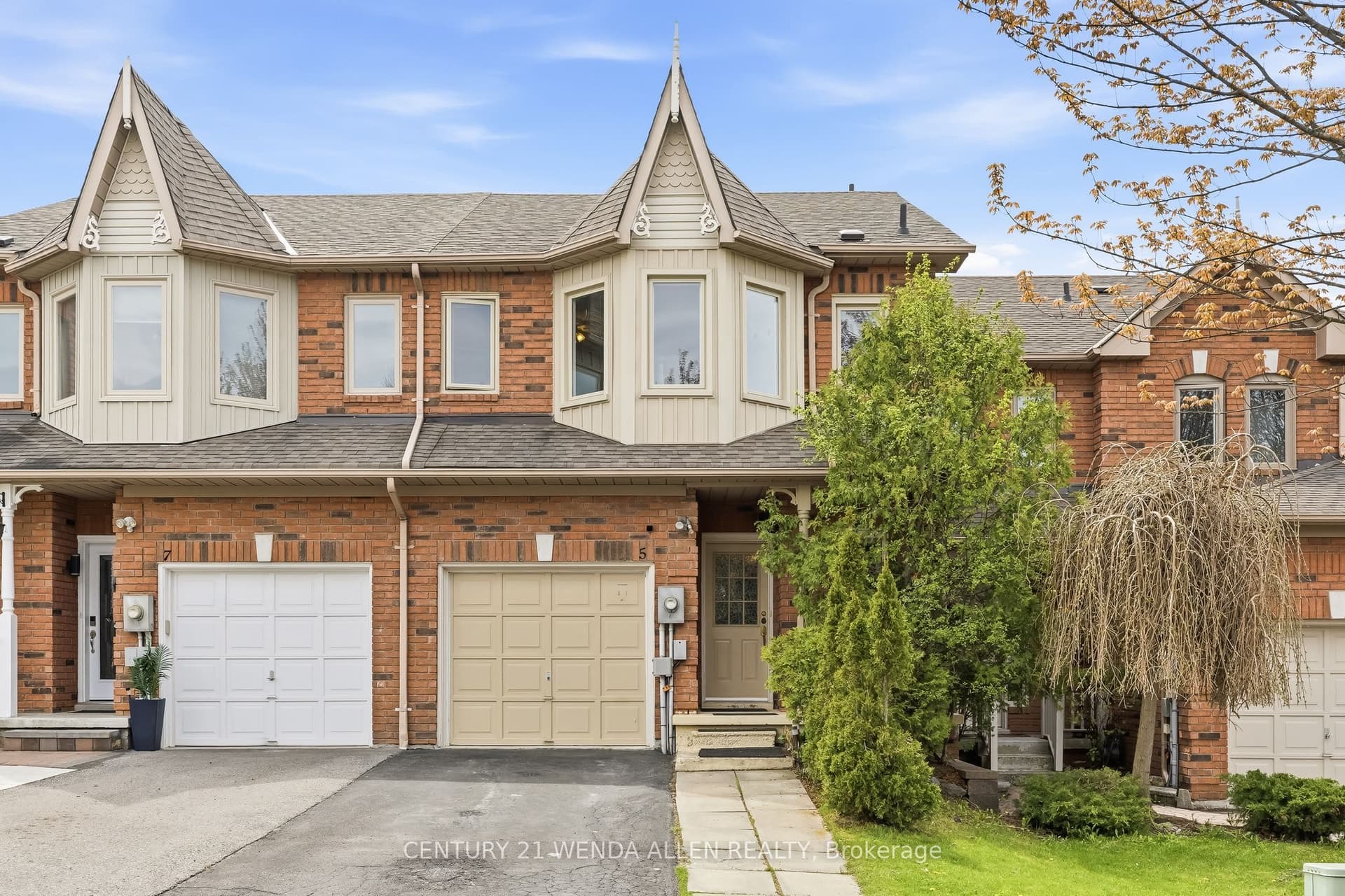 Jays Drive, Whitby, ON L1R 2P5