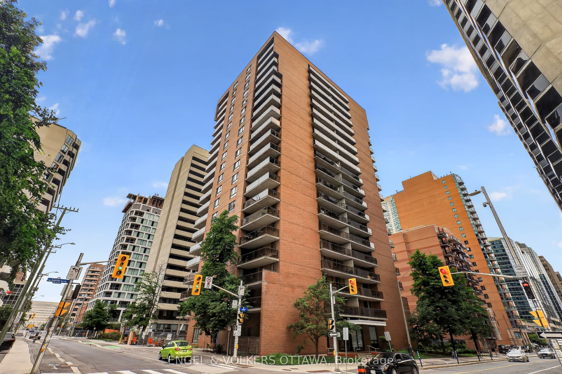 Laurier Avenue W 1007, Ottawa Centre, ON K1R 7X1